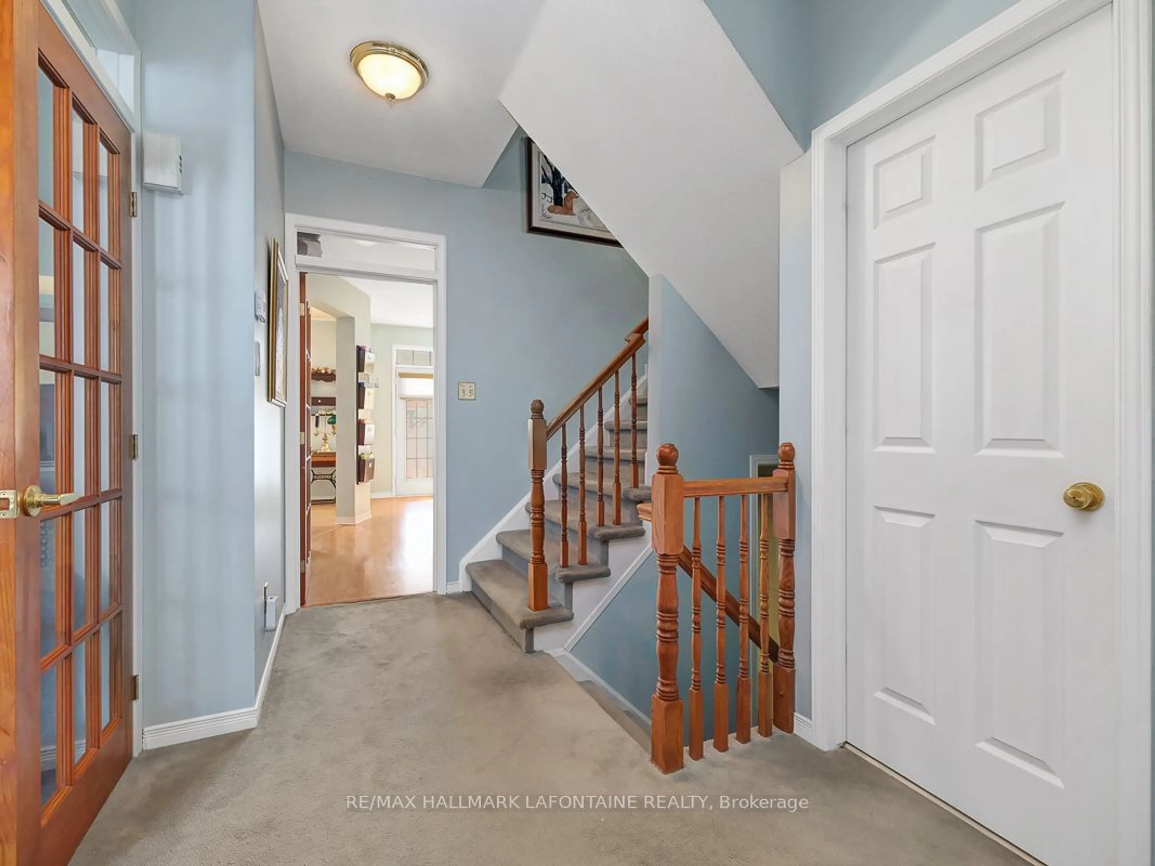 Indoor entryway for 630 Valin St, Orleans - Cumberland and Area Ontario K4A 3S9