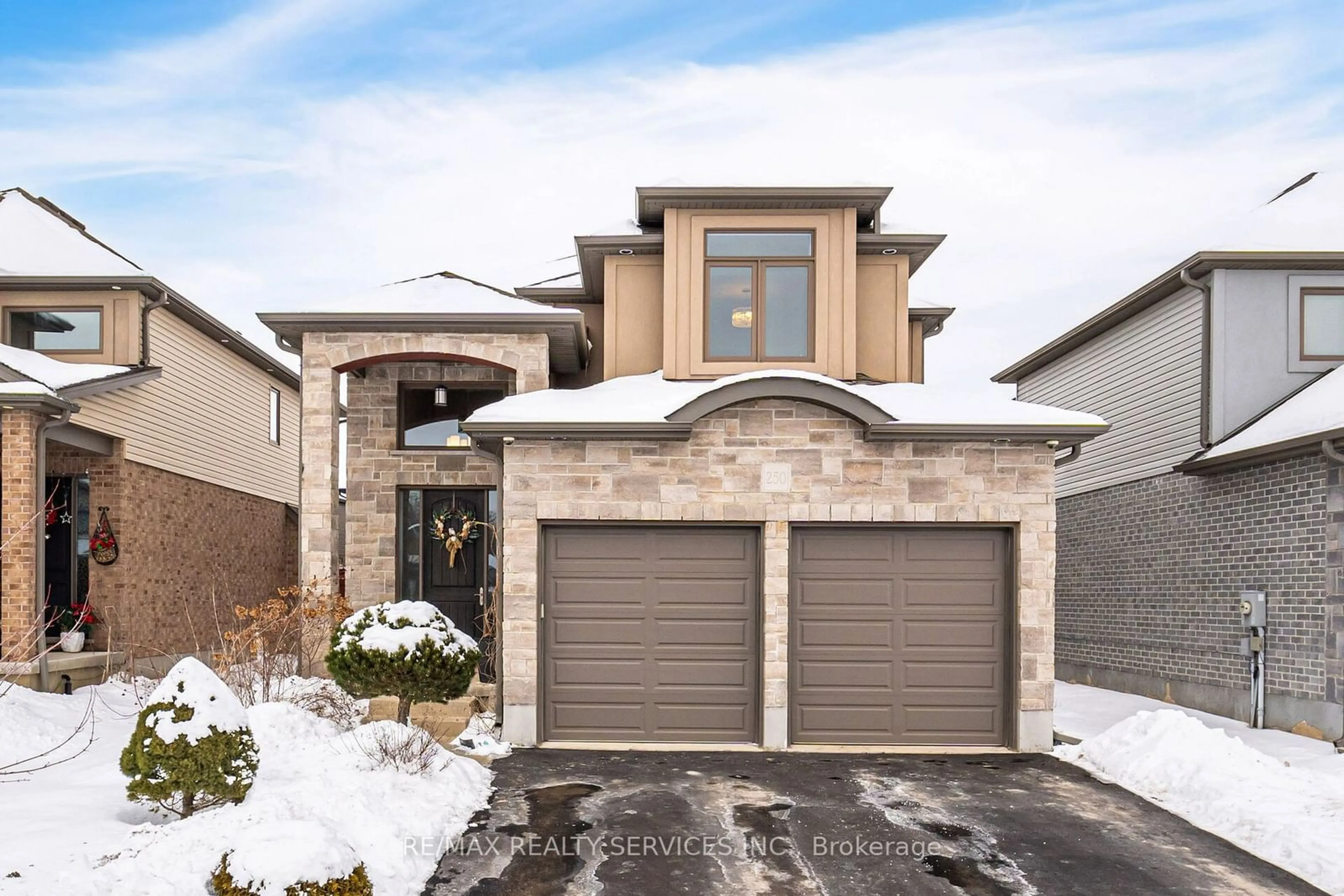 Home with brick exterior material, street for 250 Wedgewood Dr, Woodstock Ontario N4T 0E1