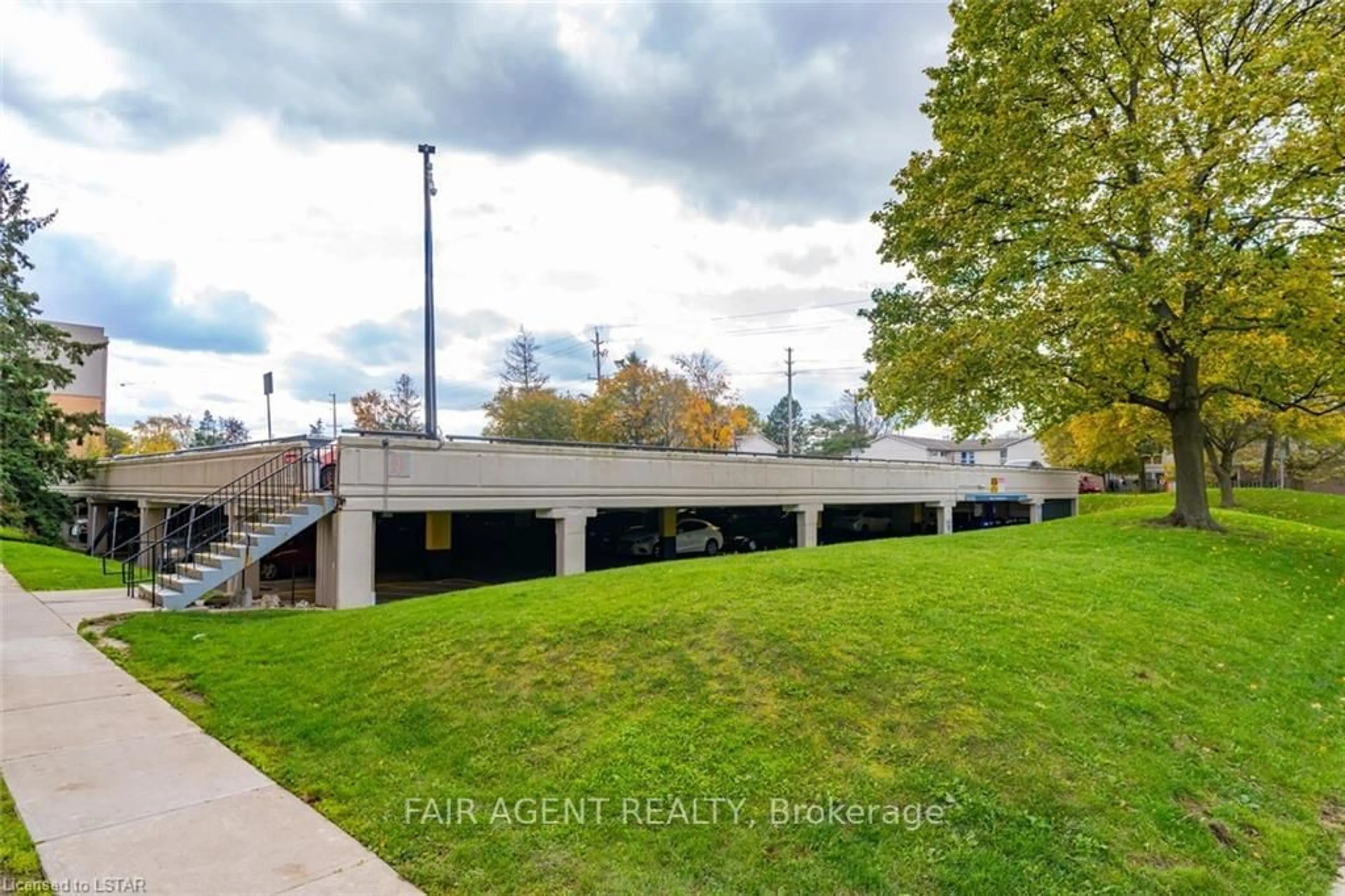 A pic from outside/outdoor area/front of a property/back of a property/a pic from drone, street for 931 WONDERLAND Rd #410, London Ontario N6K 2X6