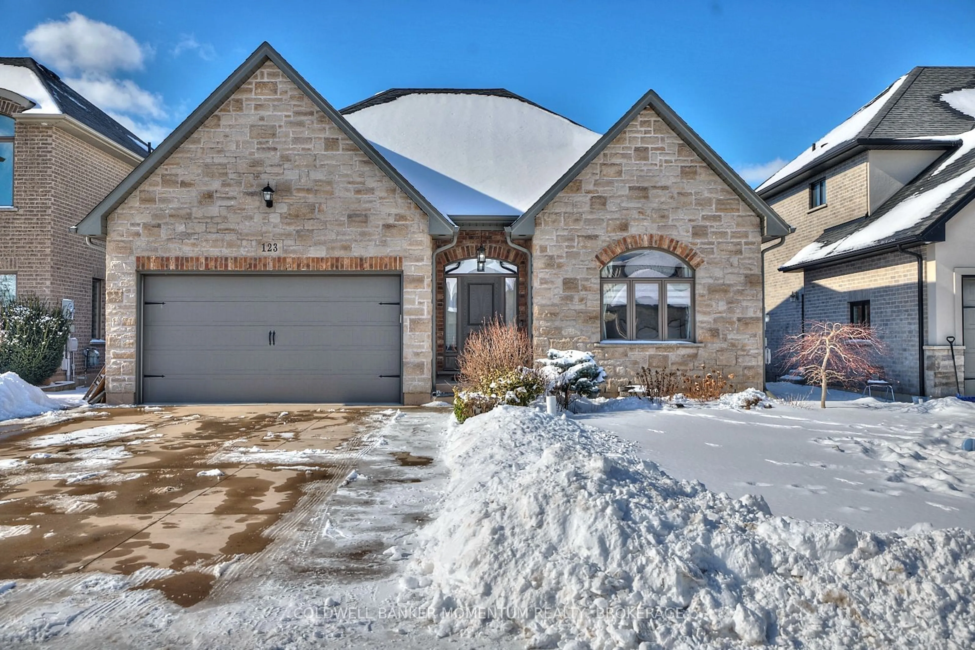 Home with brick exterior material, street for 123 Forest Ridge Crt, Welland Ontario L3C 0C2