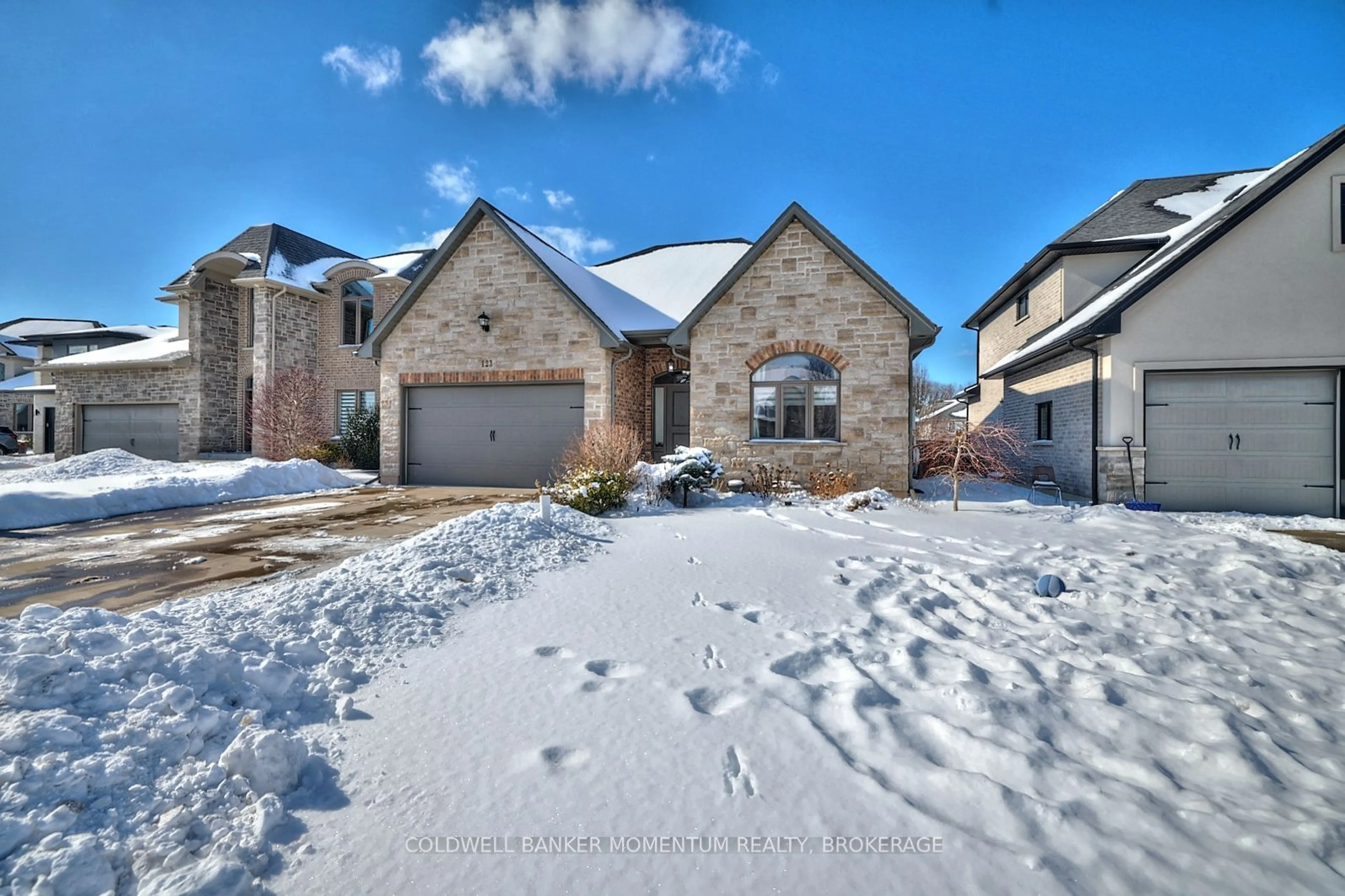 Home with brick exterior material, street for 123 Forest Ridge Crt, Welland Ontario L3C 0C2