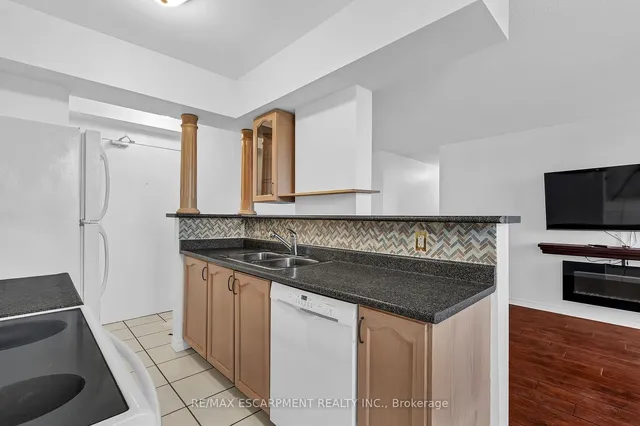 Additional property image - 851 Queenston Rd Unit 607