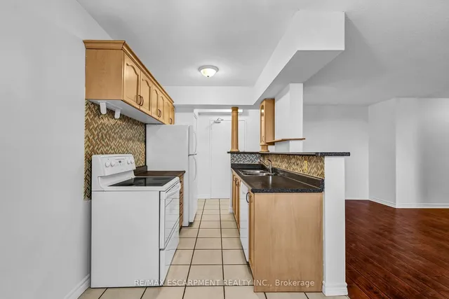 Additional property image - 851 Queenston Rd Unit 607