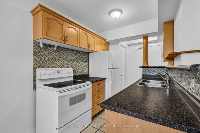 Additional property image - 851 Queenston Rd Unit 607