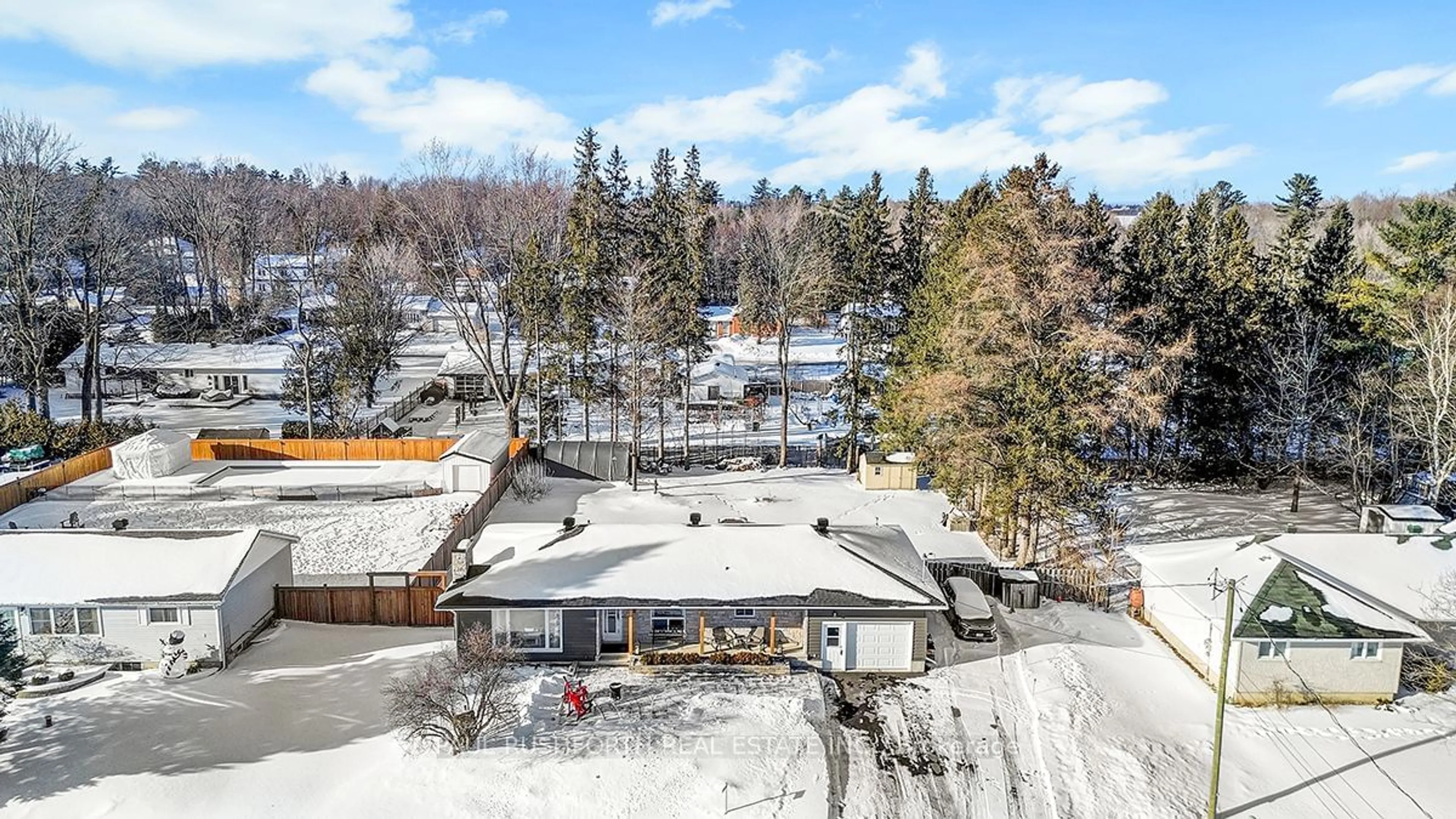 A pic from outside/outdoor area/front of a property/back of a property/a pic from drone, unknown for 970 Meteor Ave, Orleans - Cumberland and Area Ontario K4B 1N8