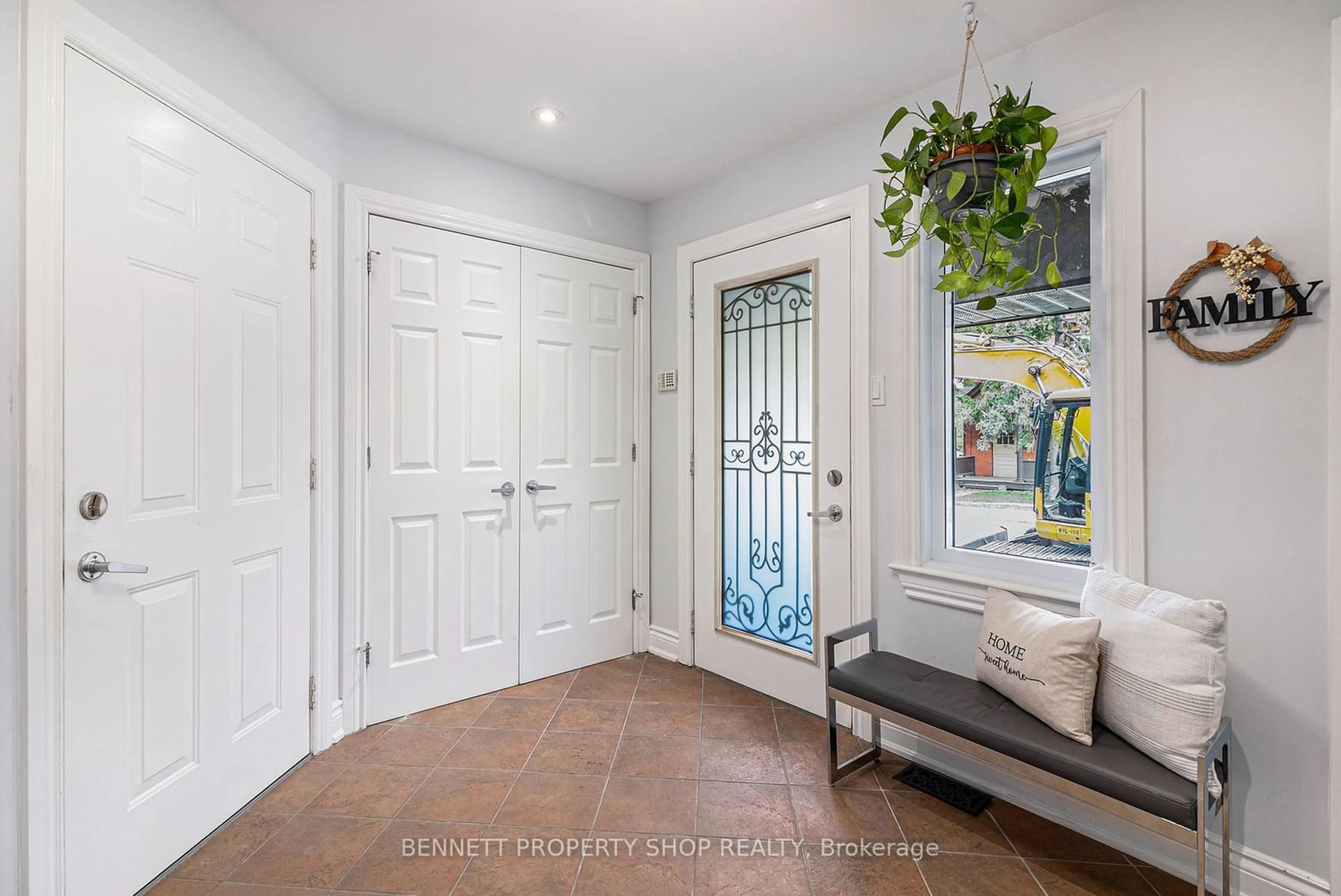 Indoor entryway for 50 Concord St, Glebe - Ottawa East and Area Ontario K1S 0Y6