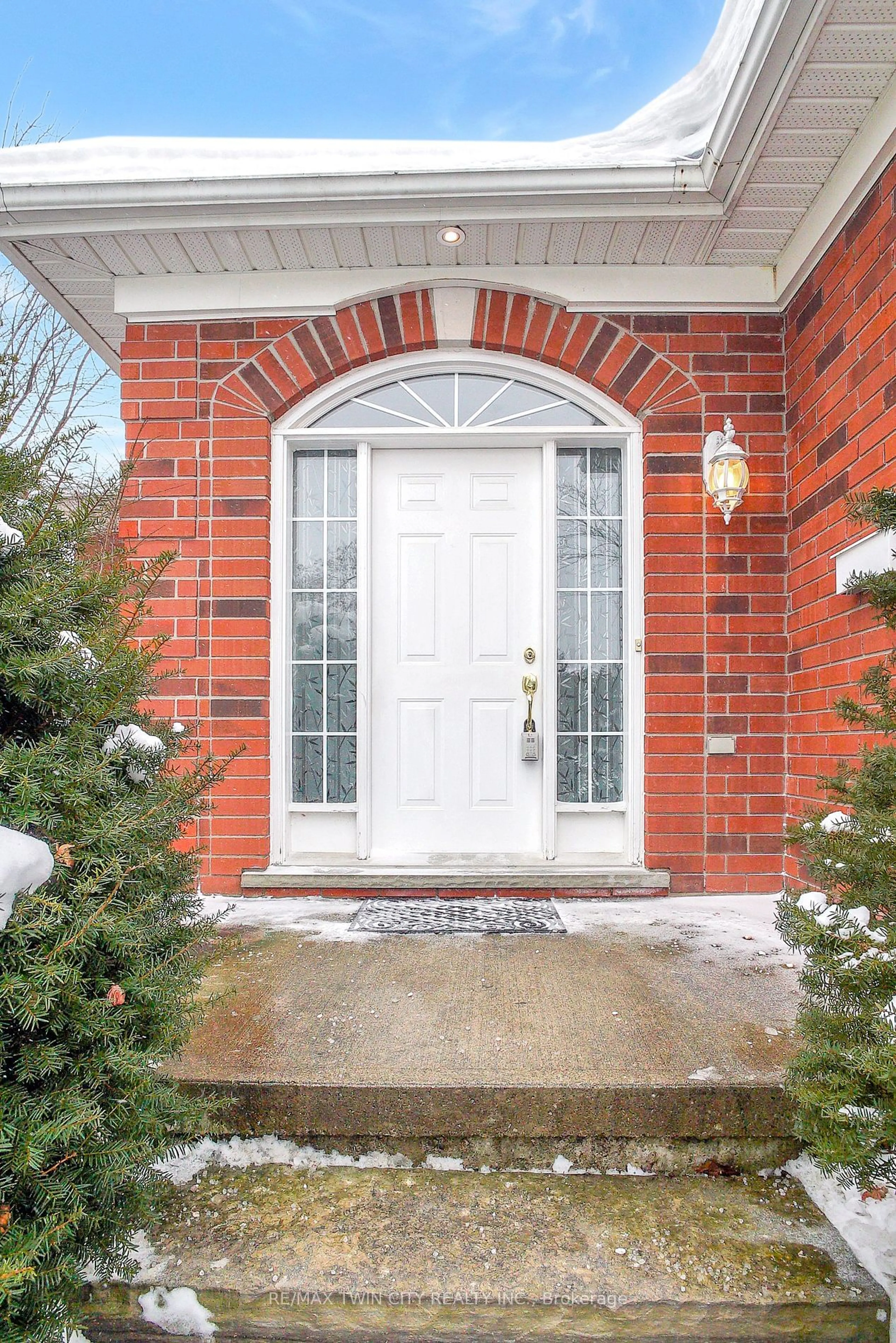 Indoor entryway for 269 Deer Ridge Dr, Kitchener Ontario N2P 2K6