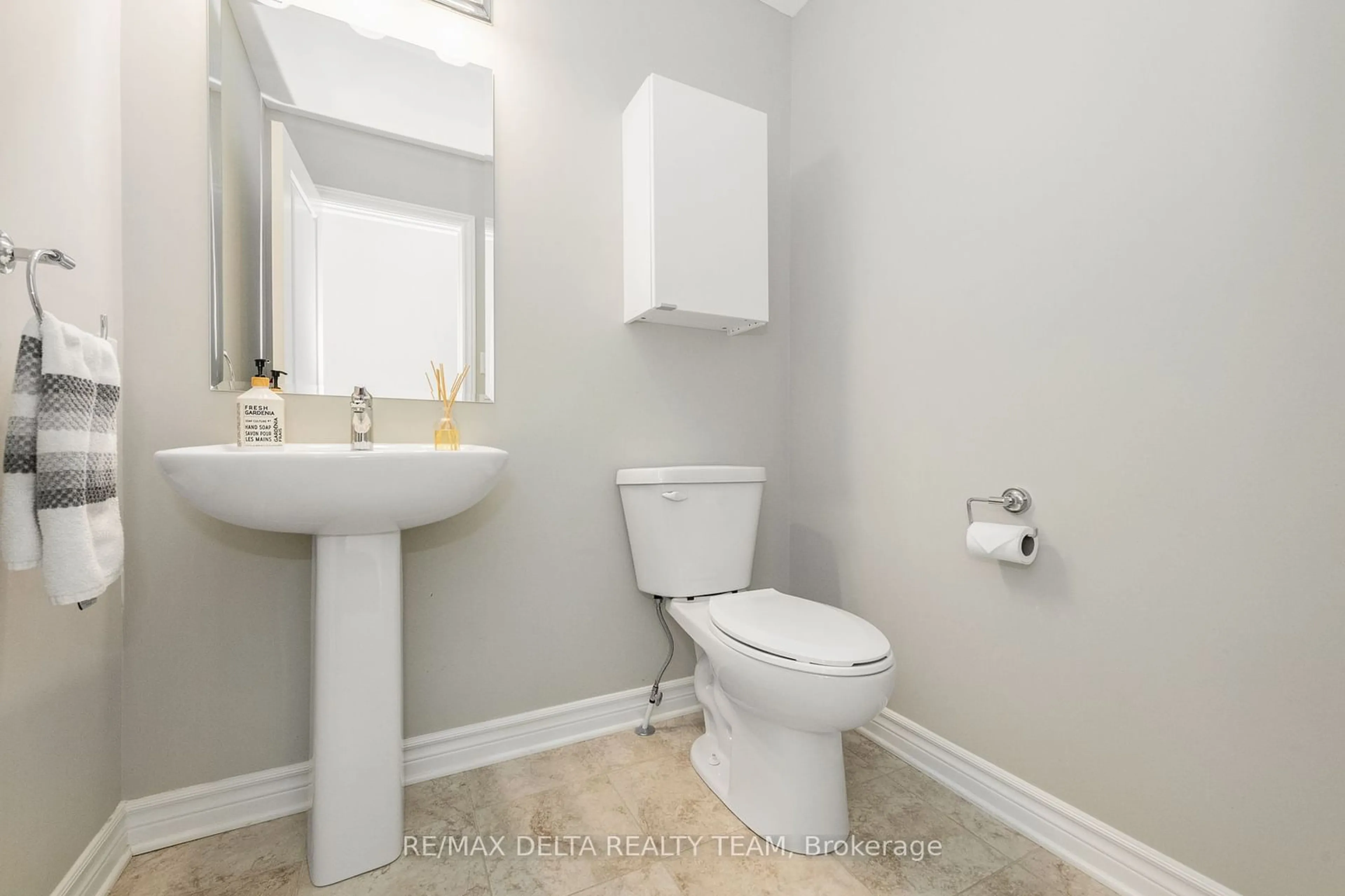 Standard bathroom, ceramic/tile floor for 553 Hyssop St, Orleans - Cumberland and Area Ontario K4A 1B9