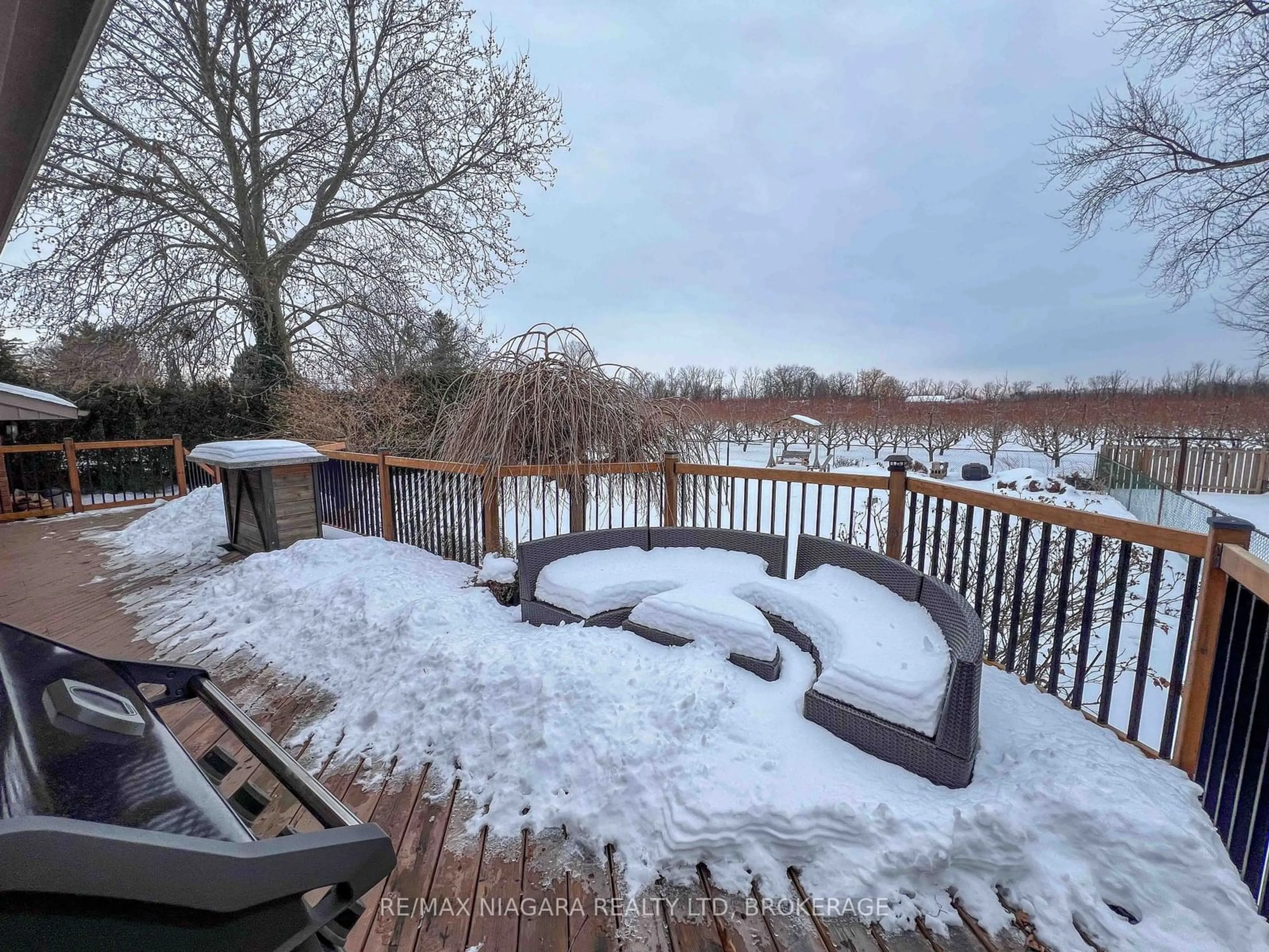 Patio, water/lake/river/ocean view for 1802 FOUR MILE CREEK Rd, Niagara-on-the-Lake Ontario L0S 1J0