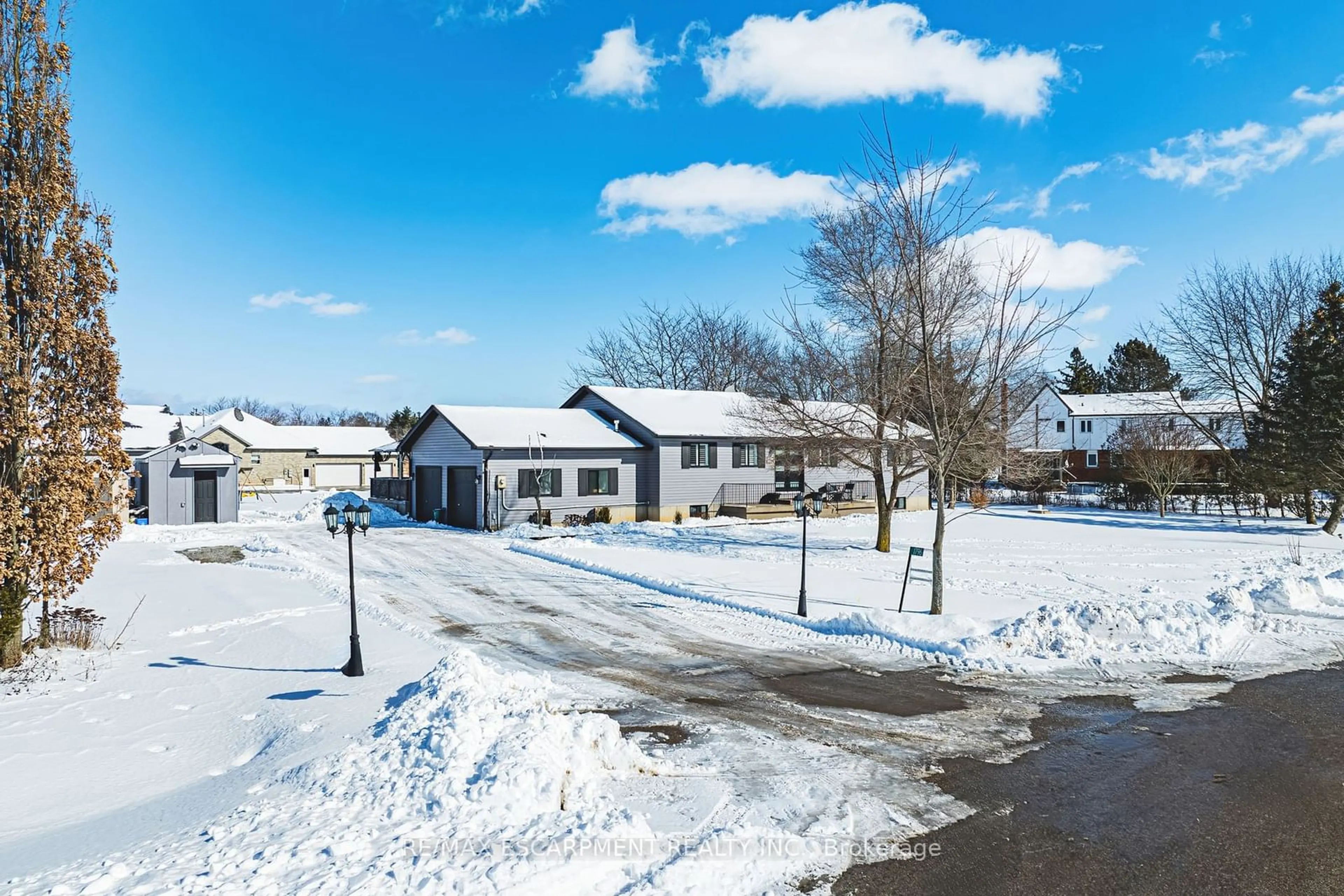 A pic from outside/outdoor area/front of a property/back of a property/a pic from drone, street for 1796 Penny Lane, West Lincoln Ontario L0R 1E0