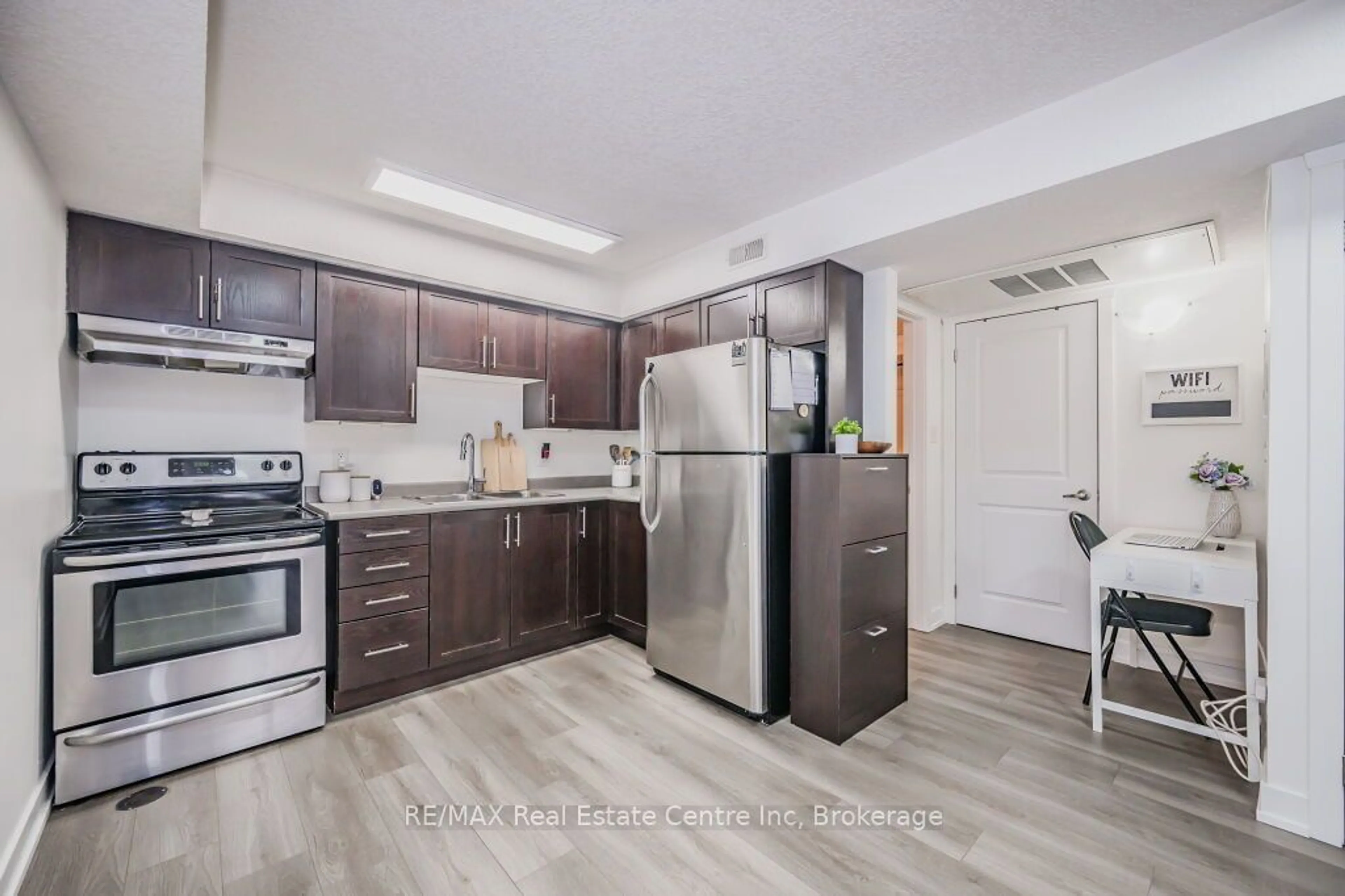 Standard kitchen, unknown for 185 Windale Cres #1C, Kitchener Ontario N2E 3H4