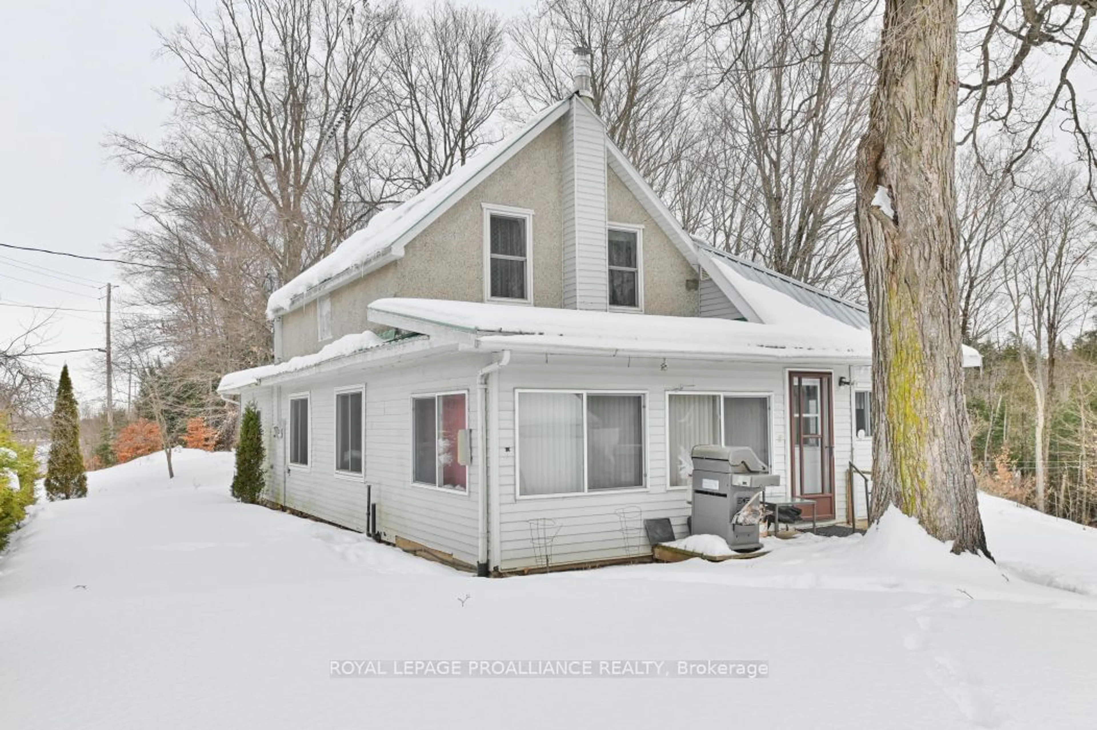 Home with vinyl exterior material, street for 5014 Road 506, North Frontenac Ontario K0H 1K0