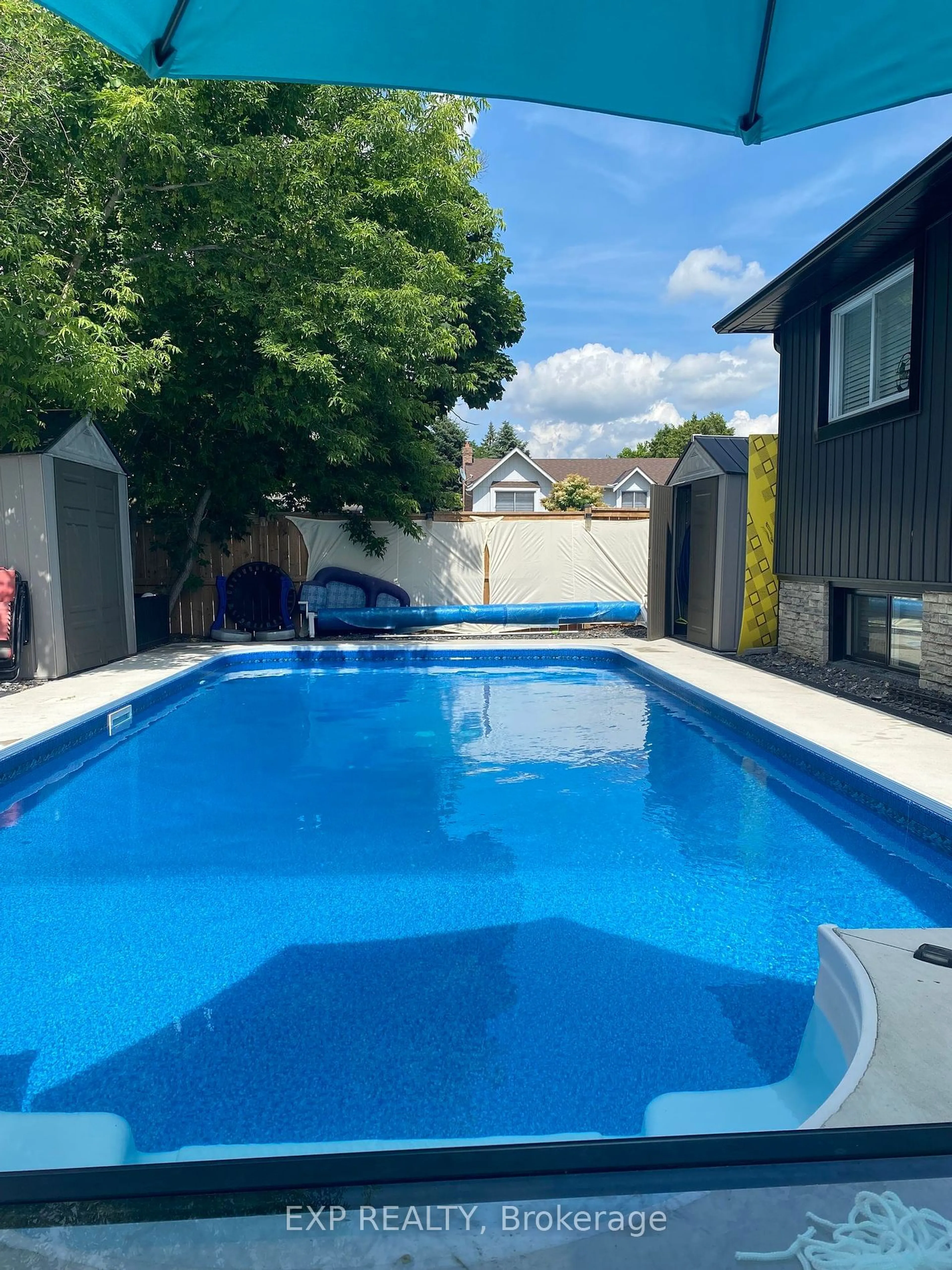 Pool for 2 Uplands Dr, Brantford Ontario N3R 6H6