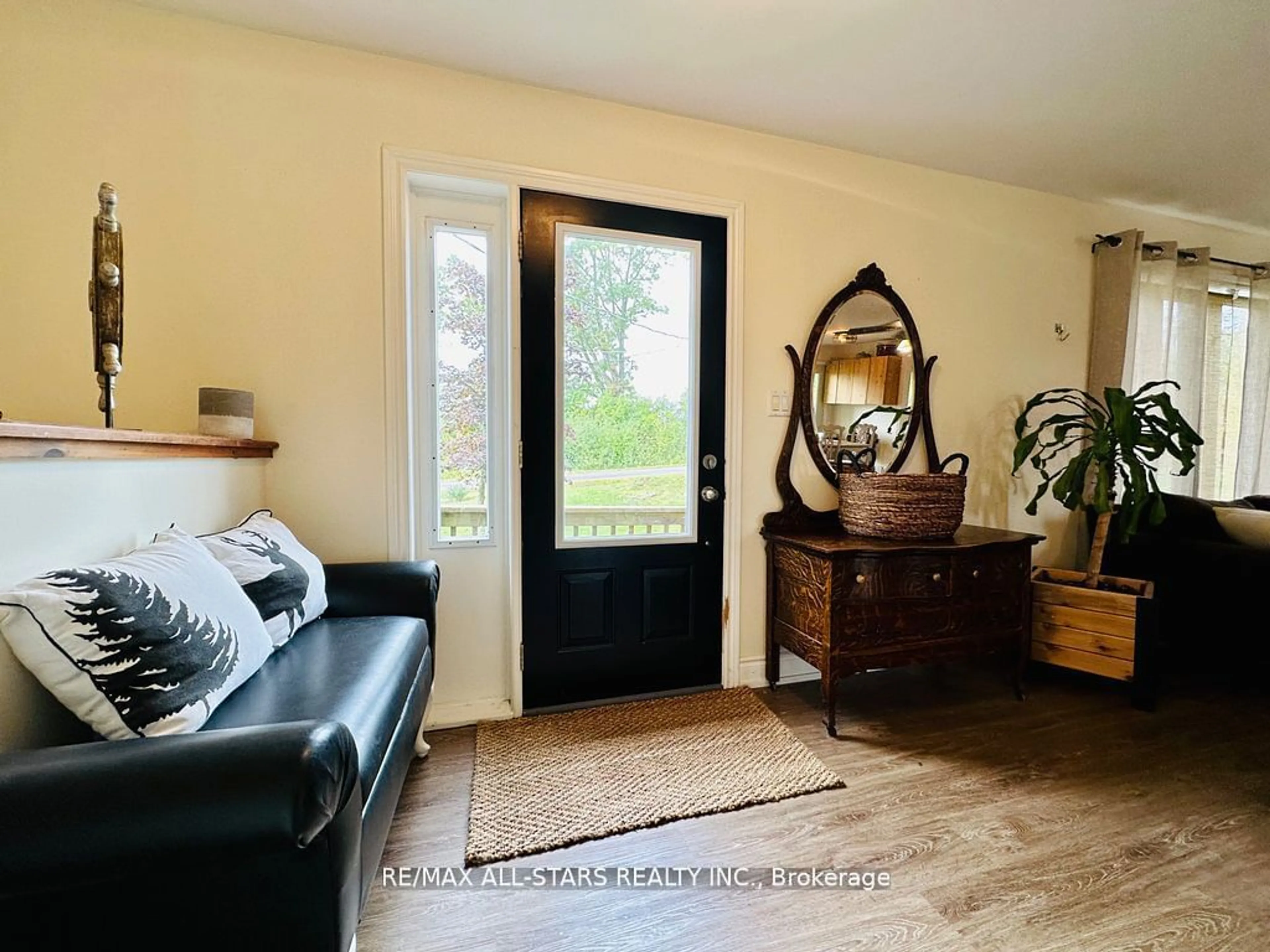 Indoor entryway for 721 Hiawatha Line, Otonabee-South Monaghan Ontario K0L 2G0