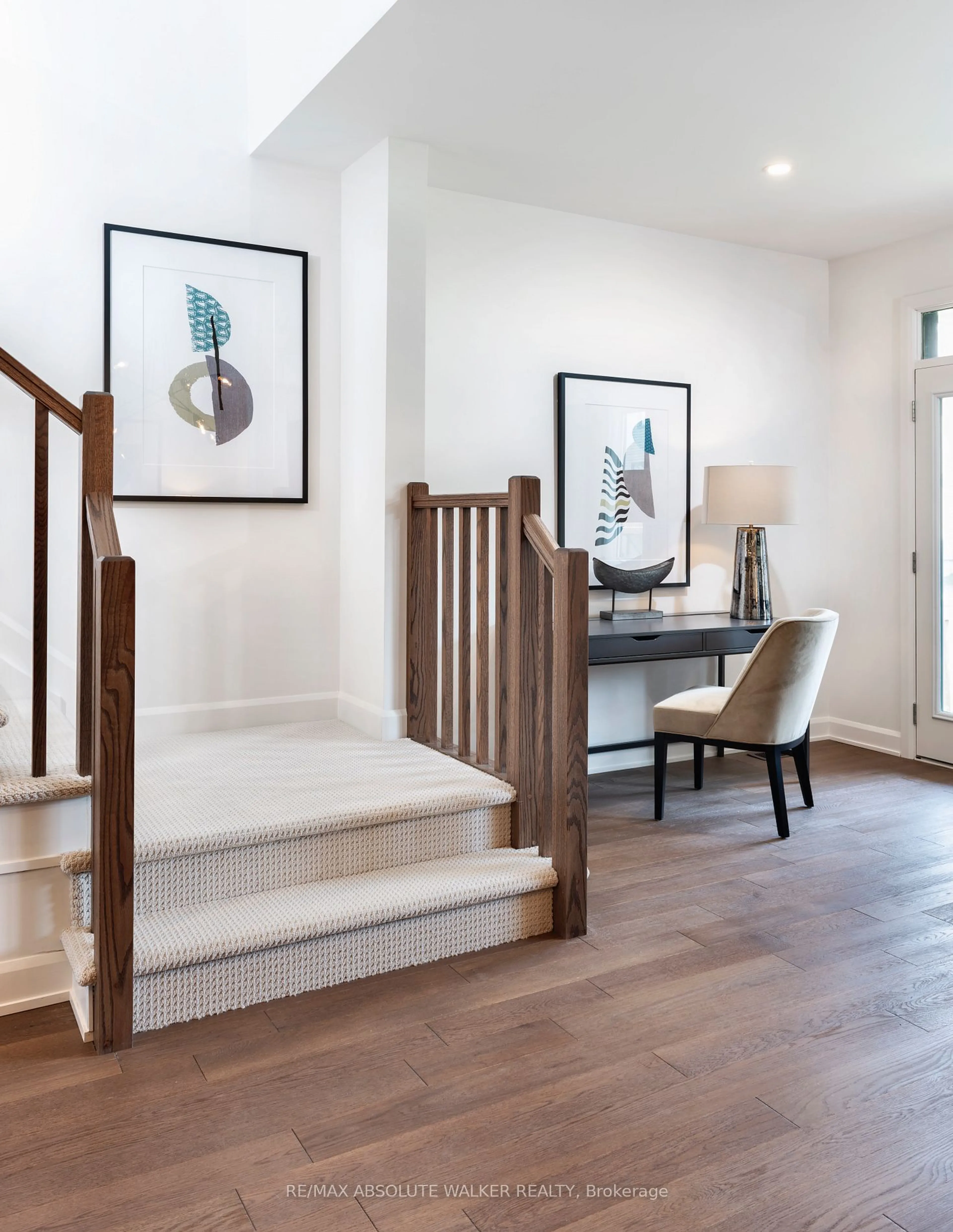 Indoor entryway for 411 Labelle St, Russell Ontario K0A 1W0