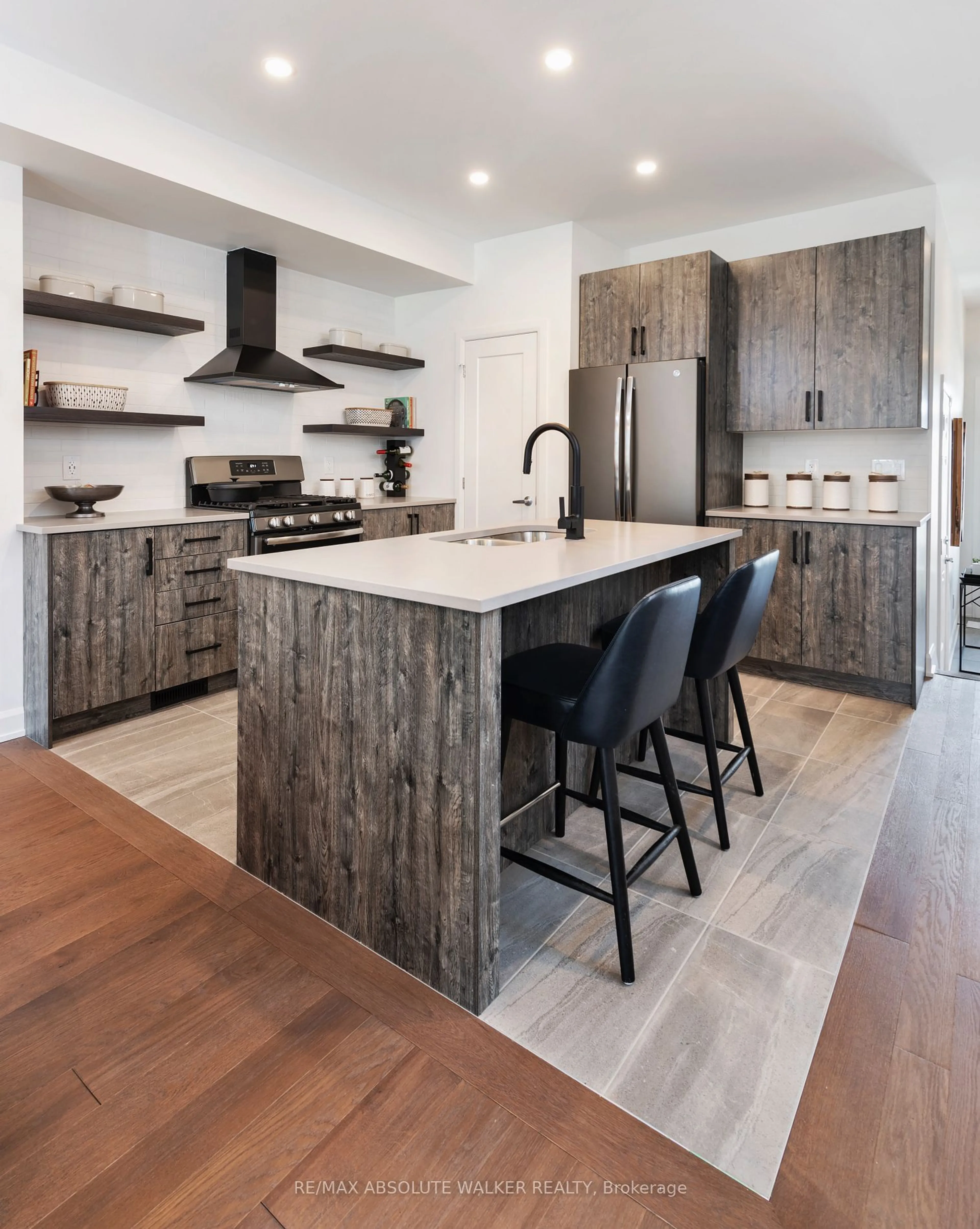 Contemporary kitchen, wood/laminate floor for 411 Labelle St, Russell Ontario K0A 1W0