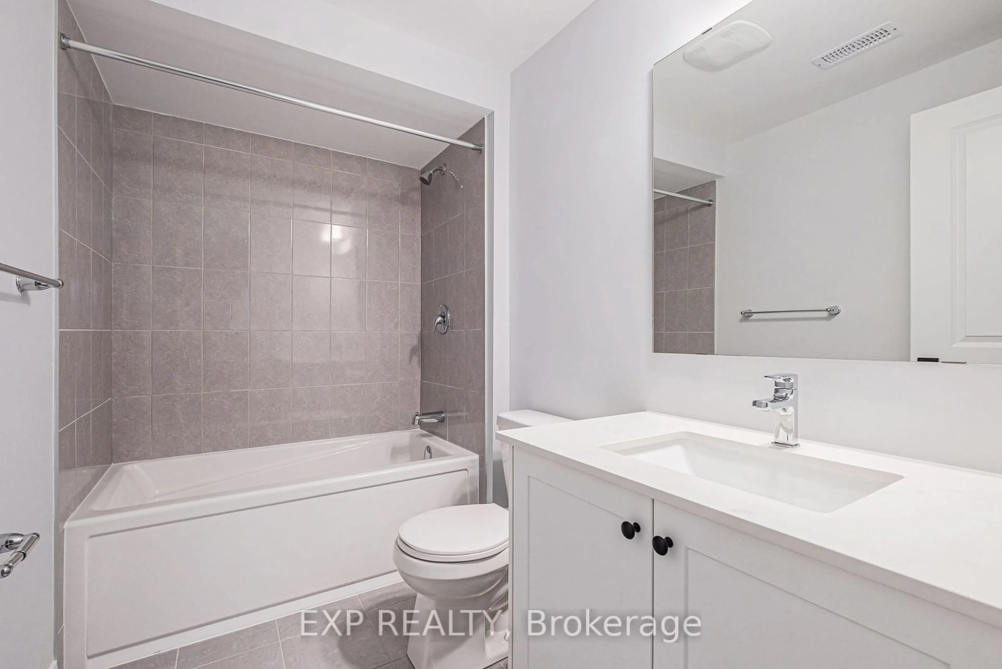 Standard bathroom, ceramic/tile floor for 6356 Ottawa St, Stittsville - Munster - Richmond Ontario K0A 2Z0