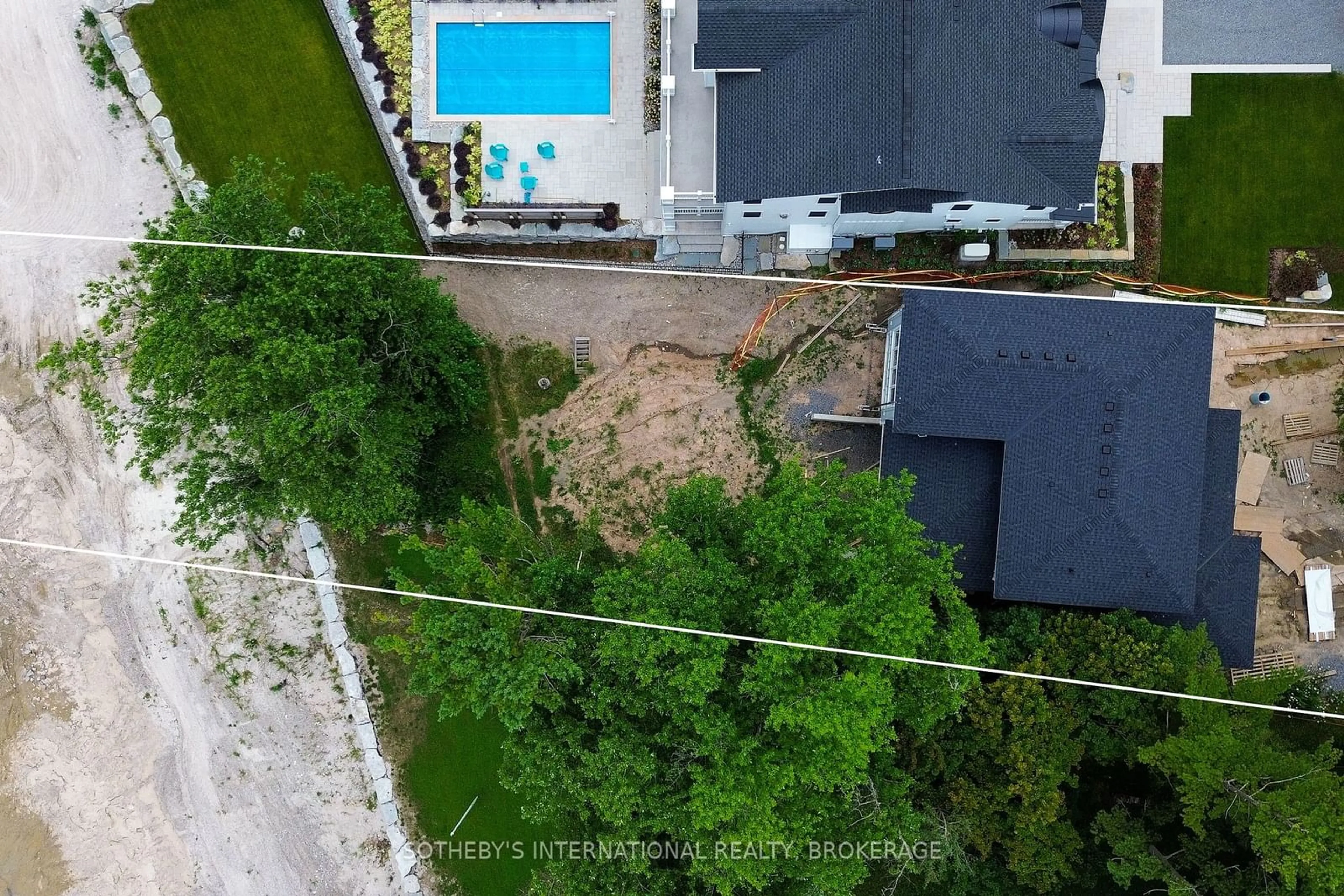 A pic from outside/outdoor area/front of a property/back of a property/a pic from drone, street for 3561 YACHT HARBOUR Rd, Fort Erie Ontario L0S 1B0