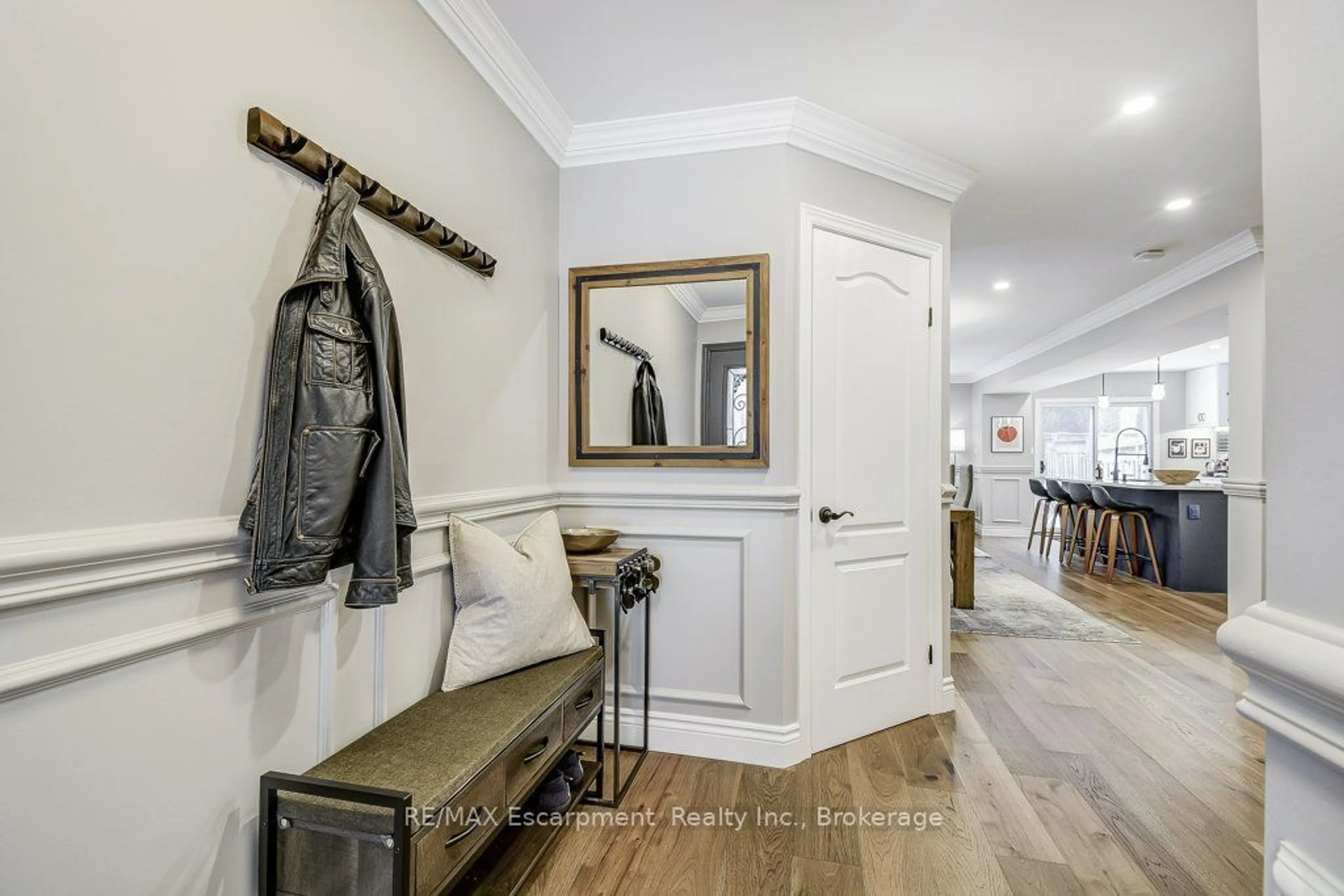 Indoor entryway for 132 Thoroughbred Blvd, Hamilton Ontario L9K 1N2