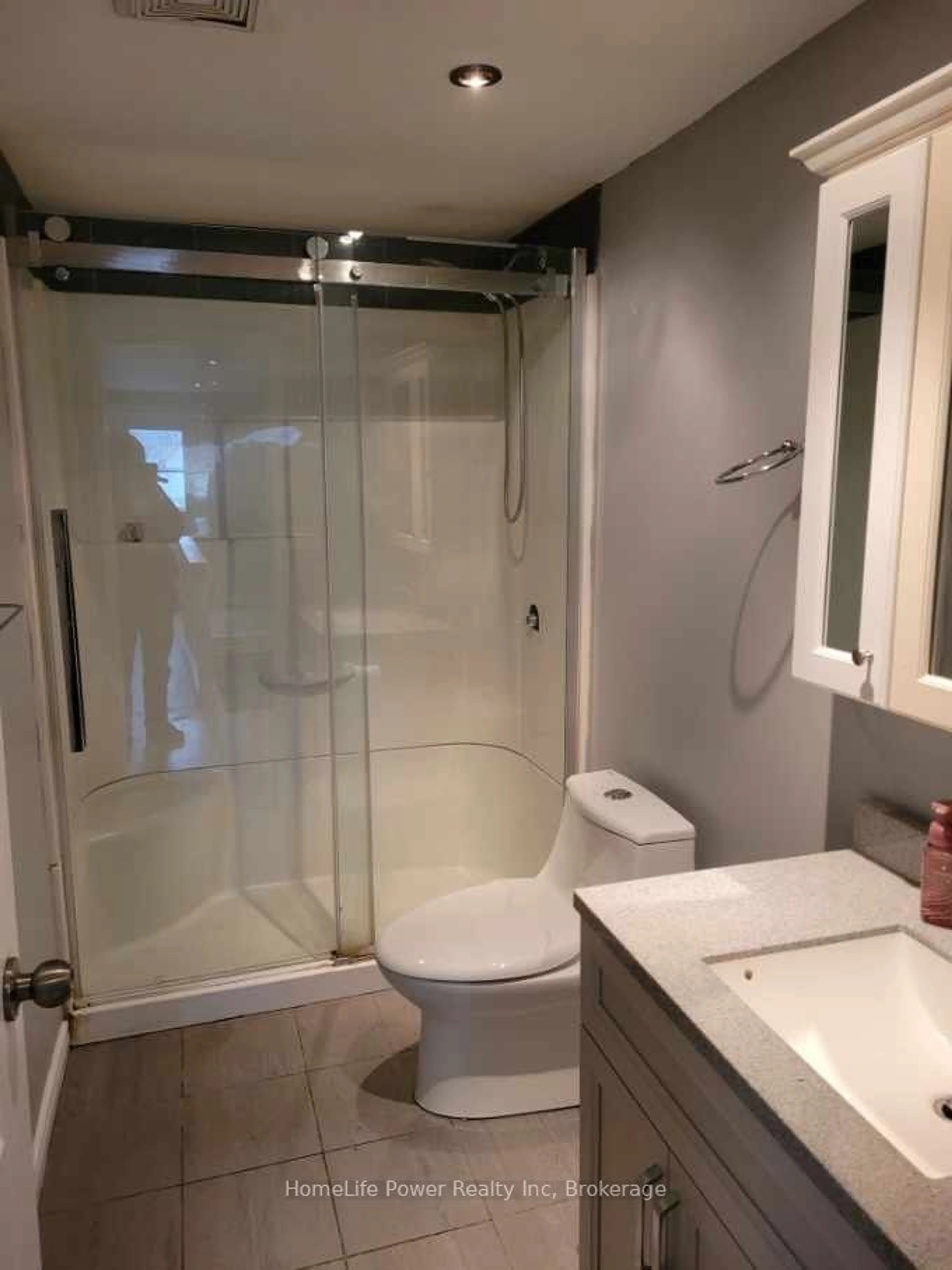 Standard bathroom, unknown for 98 Talbot St, Essex Ontario N8M 1B2