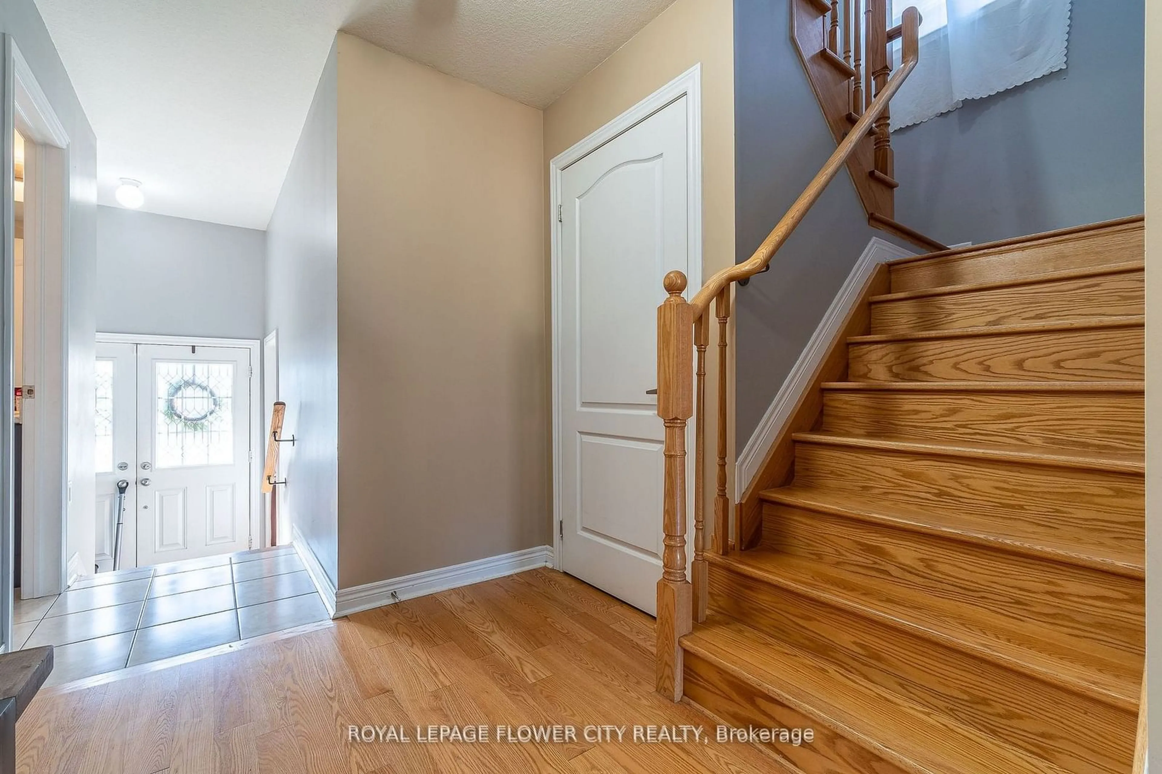 Indoor entryway for 240 Palmer Lane, Woodstock Ontario N4T 0G5