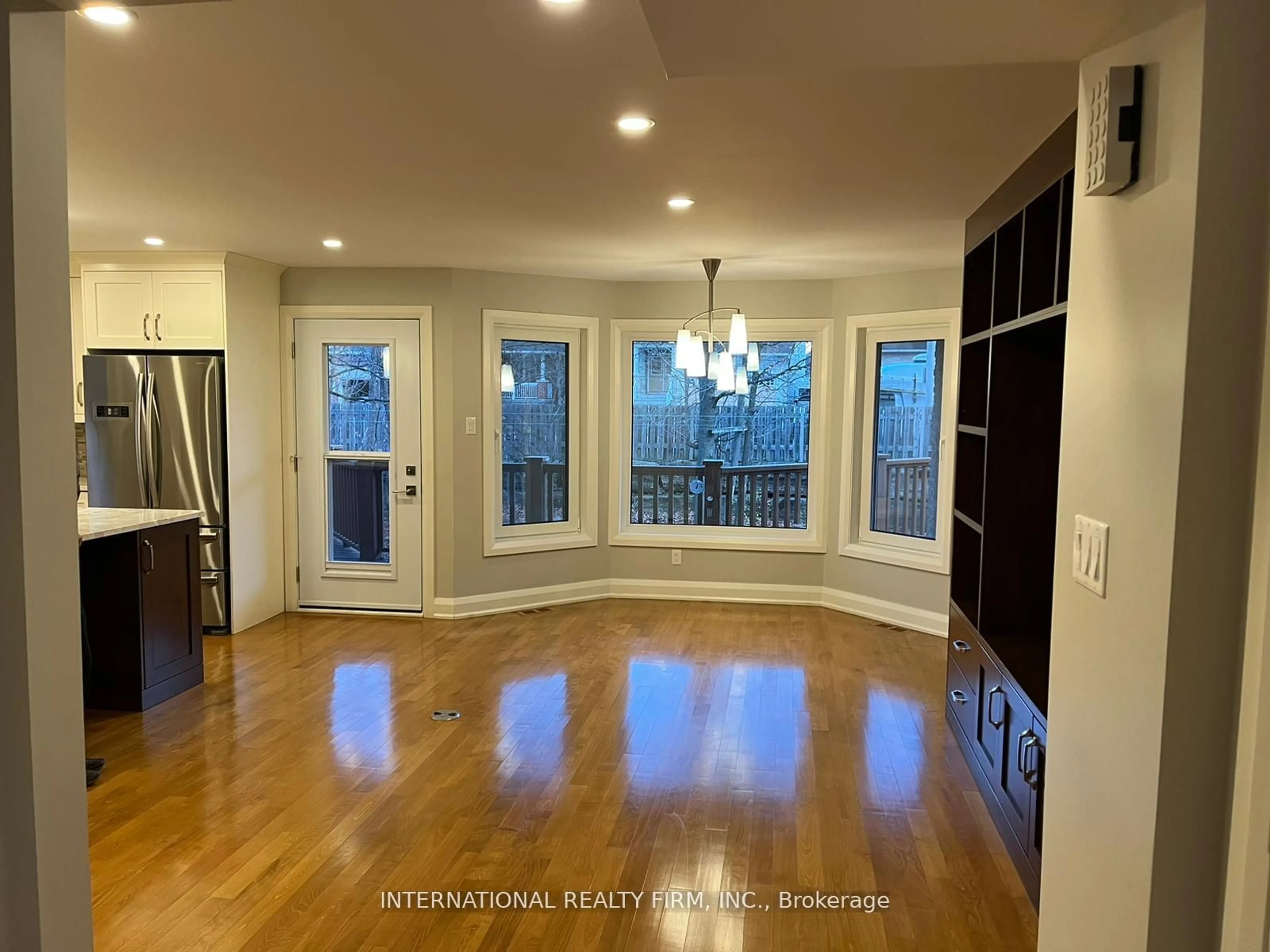 Indoor foyer for 1314 Klondike Rd, Kanata Ontario K2K 1X7