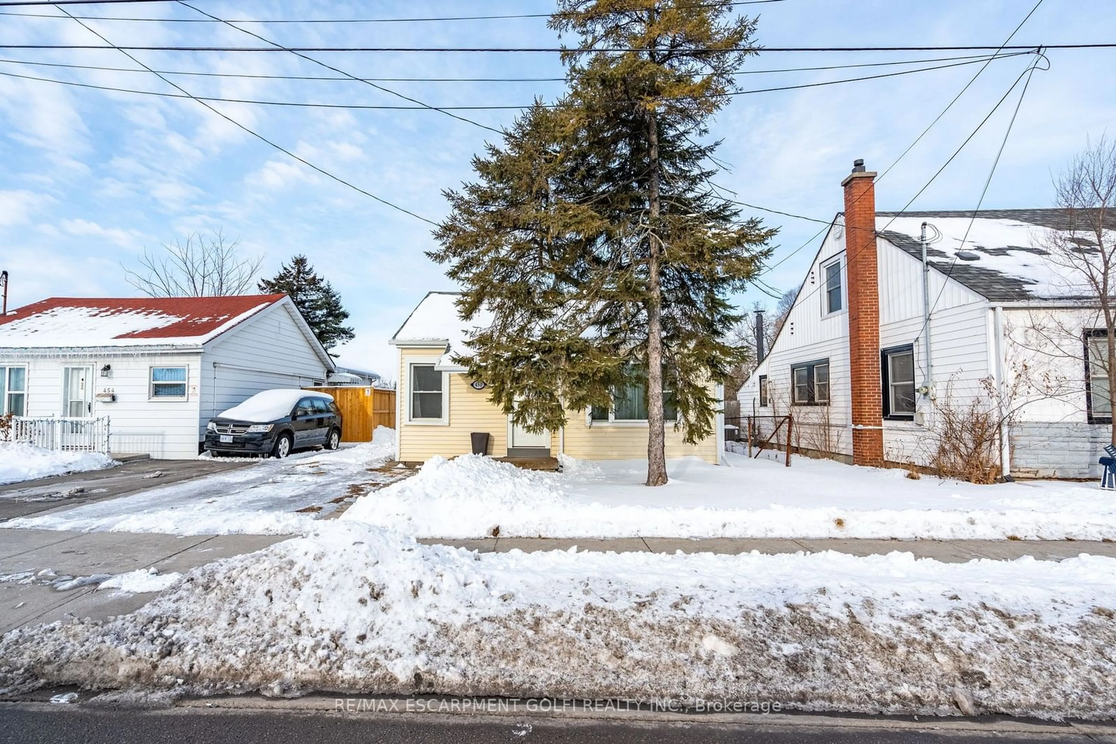 A pic from outside/outdoor area/front of a property/back of a property/a pic from drone, street for 450 Upper Sherman Ave, Hamilton Ontario L8V 3L5