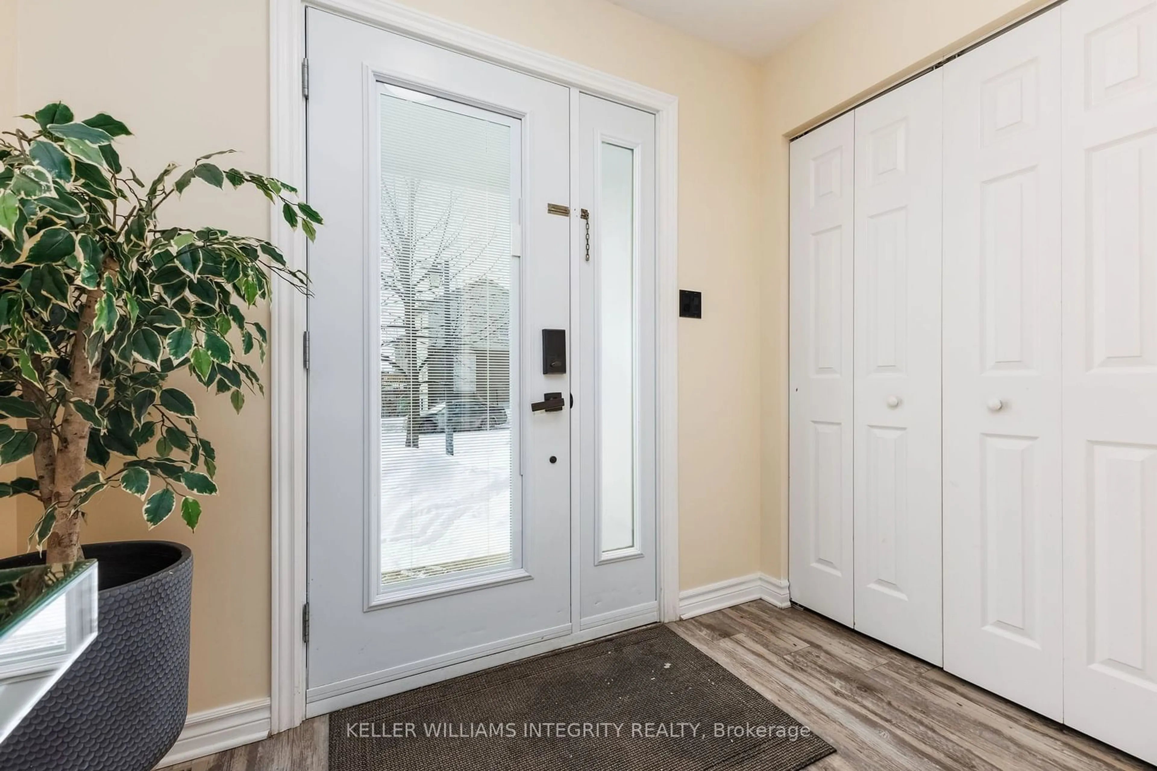 Indoor entryway for 282 Jasper Cres, Clarence-Rockland Ontario K4K 0B9