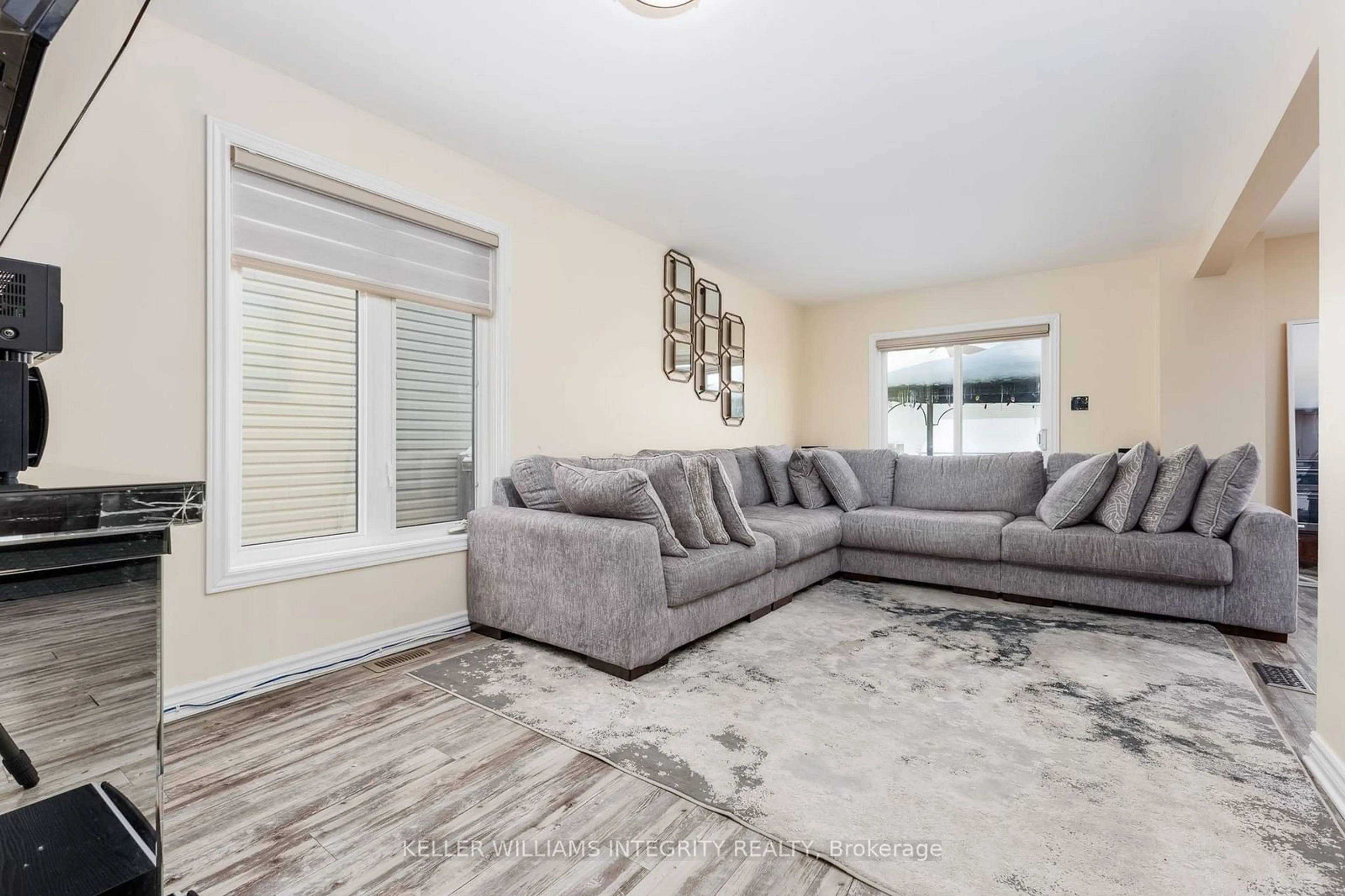 Living room with furniture, unknown for 282 Jasper Cres, Clarence-Rockland Ontario K4K 0B9