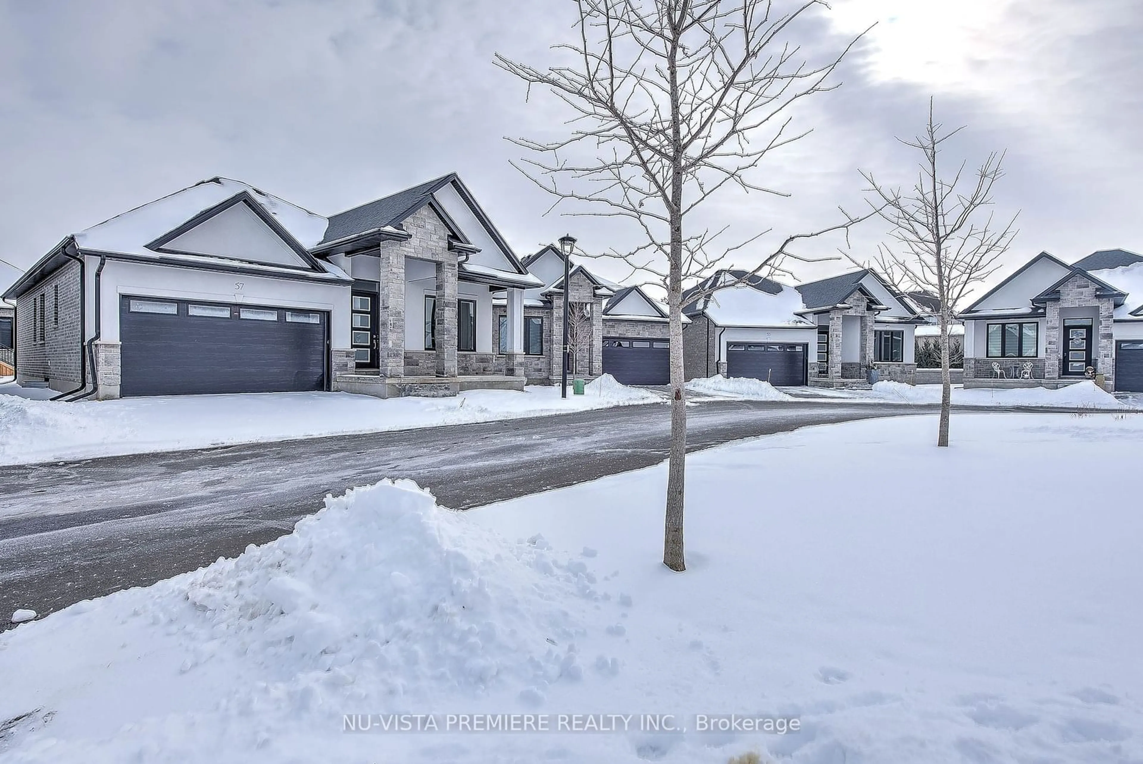 A pic from outside/outdoor area/front of a property/back of a property/a pic from drone, street for 6990 CLAYTON Walk #57, London Ontario N6P 0B2