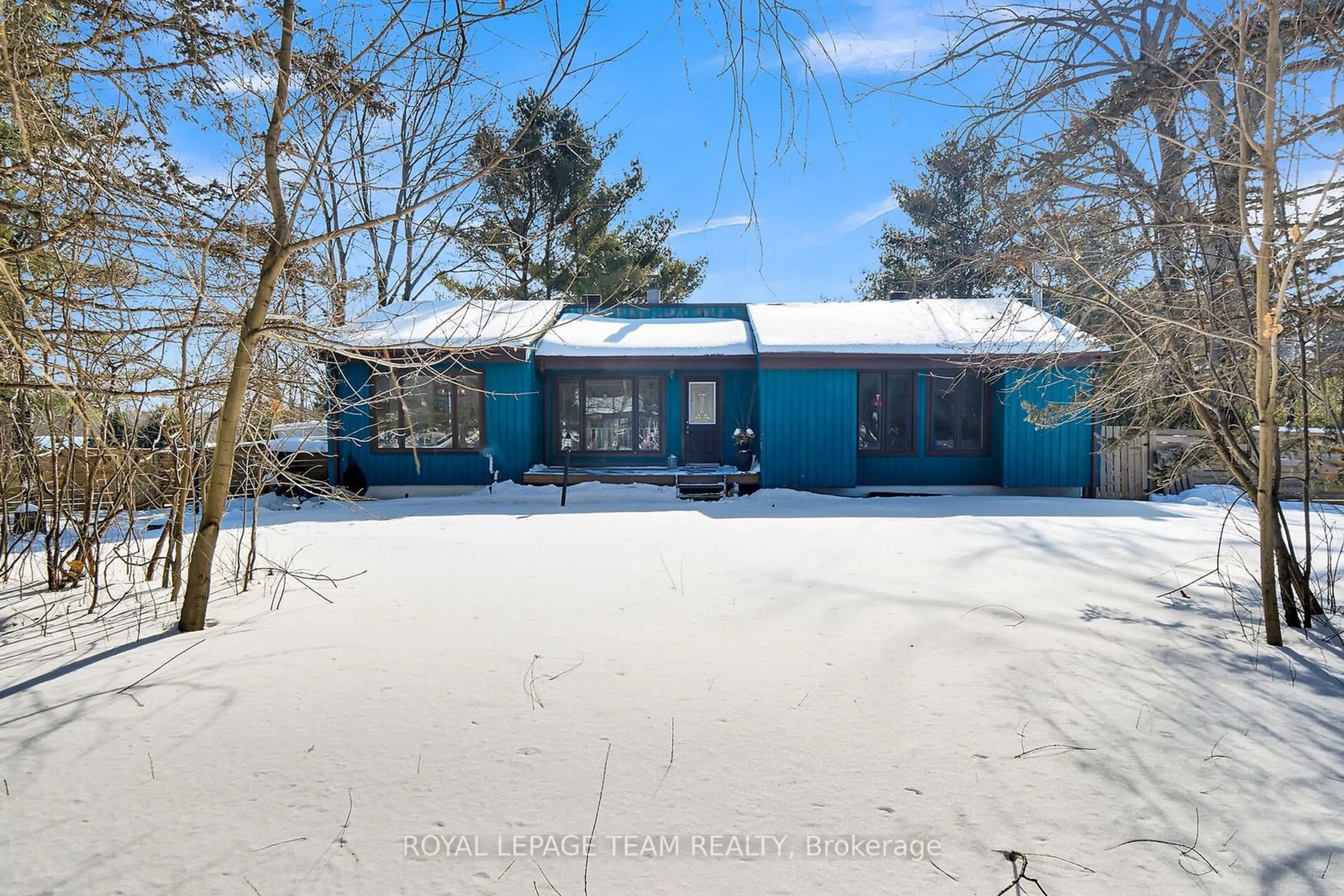 A pic from outside/outdoor area/front of a property/back of a property/a pic from drone, unknown for 350 Ramage Rd, Clarence-Rockland Ontario K4K 1K7