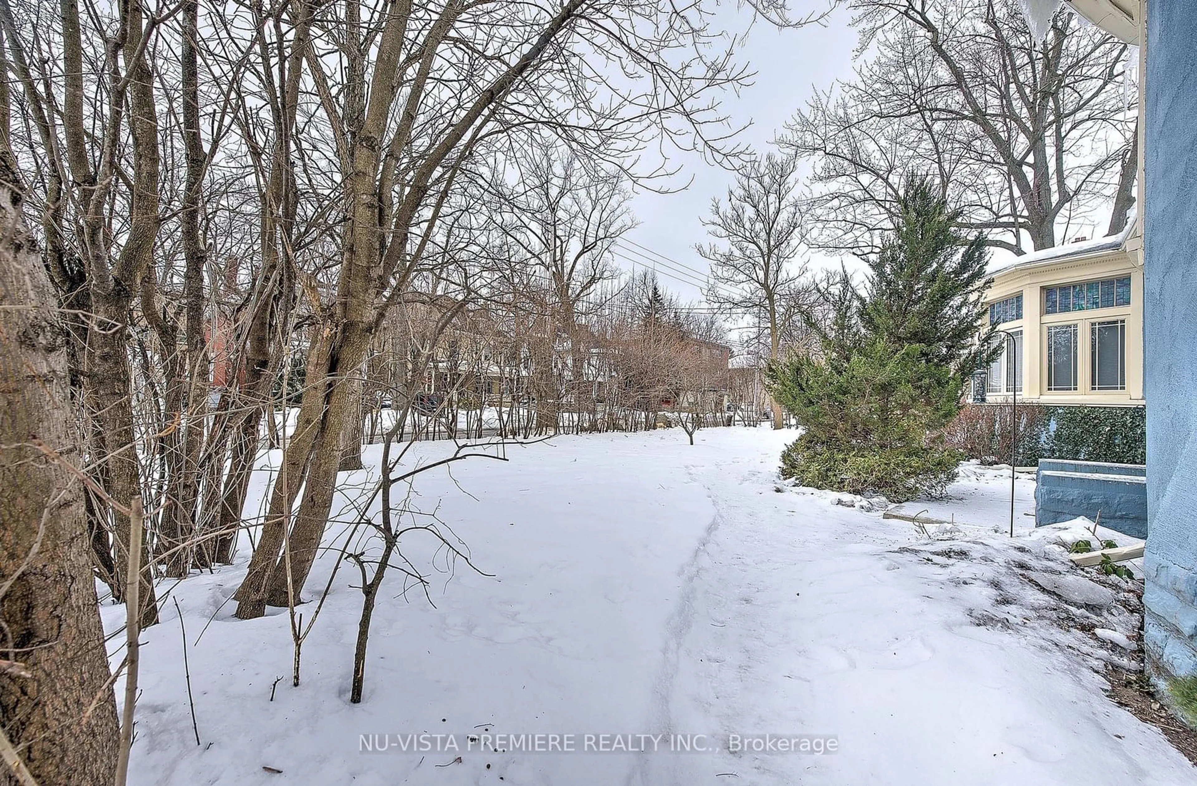 A pic from outside/outdoor area/front of a property/back of a property/a pic from drone, forest/trees view for 49 ridout St #2, London Ontario N6C 3W8