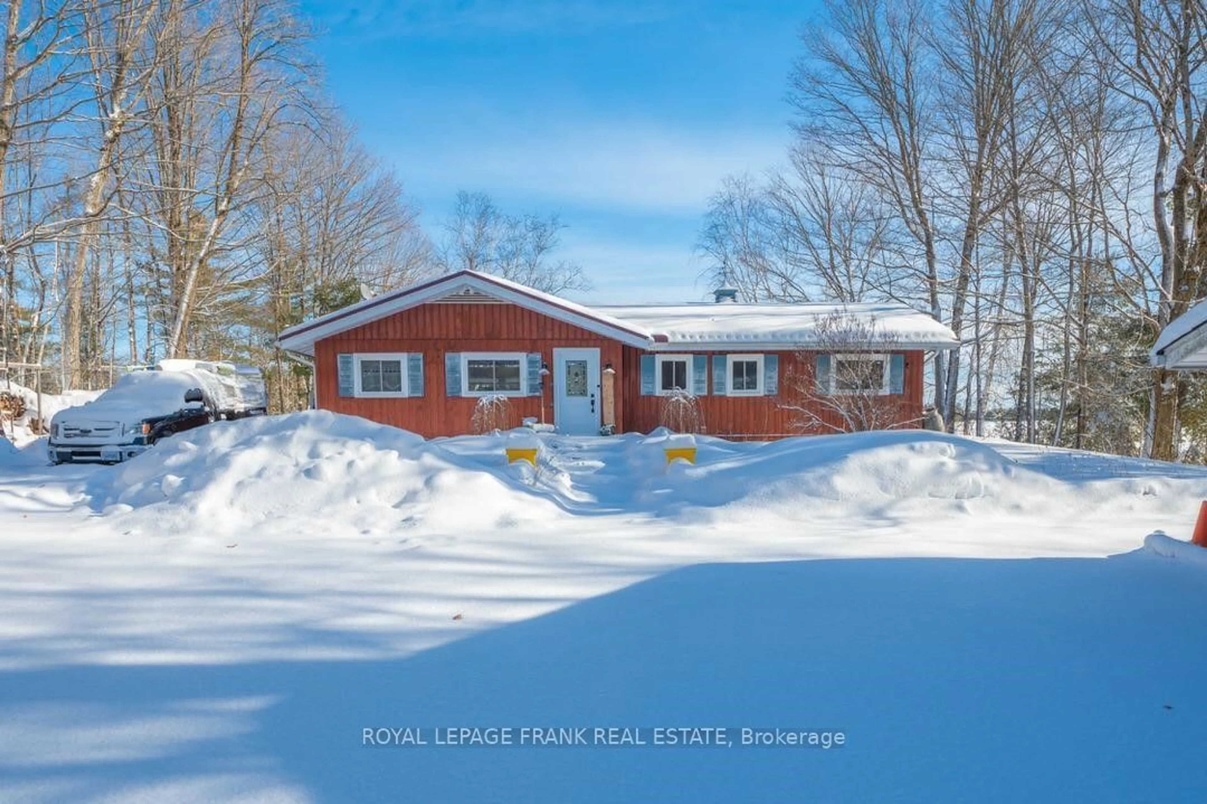 A pic from outside/outdoor area/front of a property/back of a property/a pic from drone, street for 206 Hall Dr, Galway-Cavendish and Harvey Ontario K0L 1J0