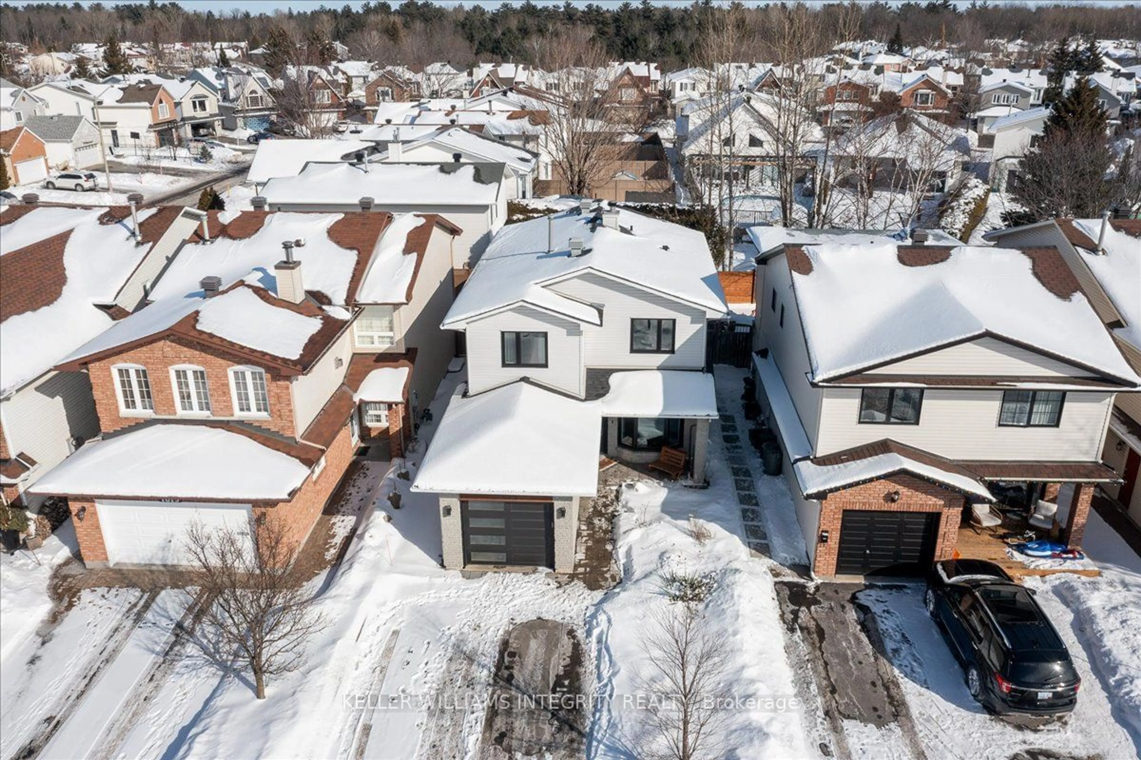 A pic from outside/outdoor area/front of a property/back of a property/a pic from drone, street for 1823 Belcourt Blvd, Orleans - Convent Glen and Area Ontario K1C 4N3