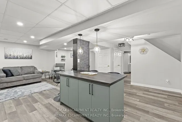 Additional property image - 21 Tuscani Dr