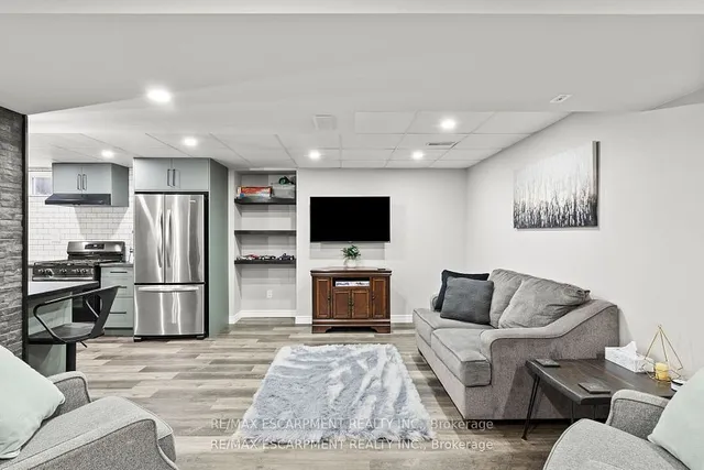 Additional property image - 21 Tuscani Dr