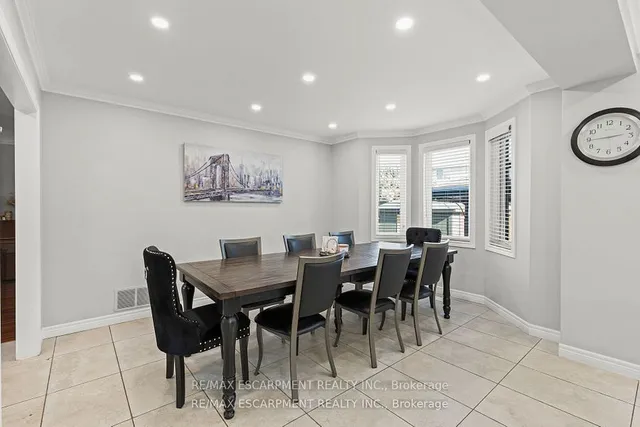Additional property image - 21 Tuscani Dr