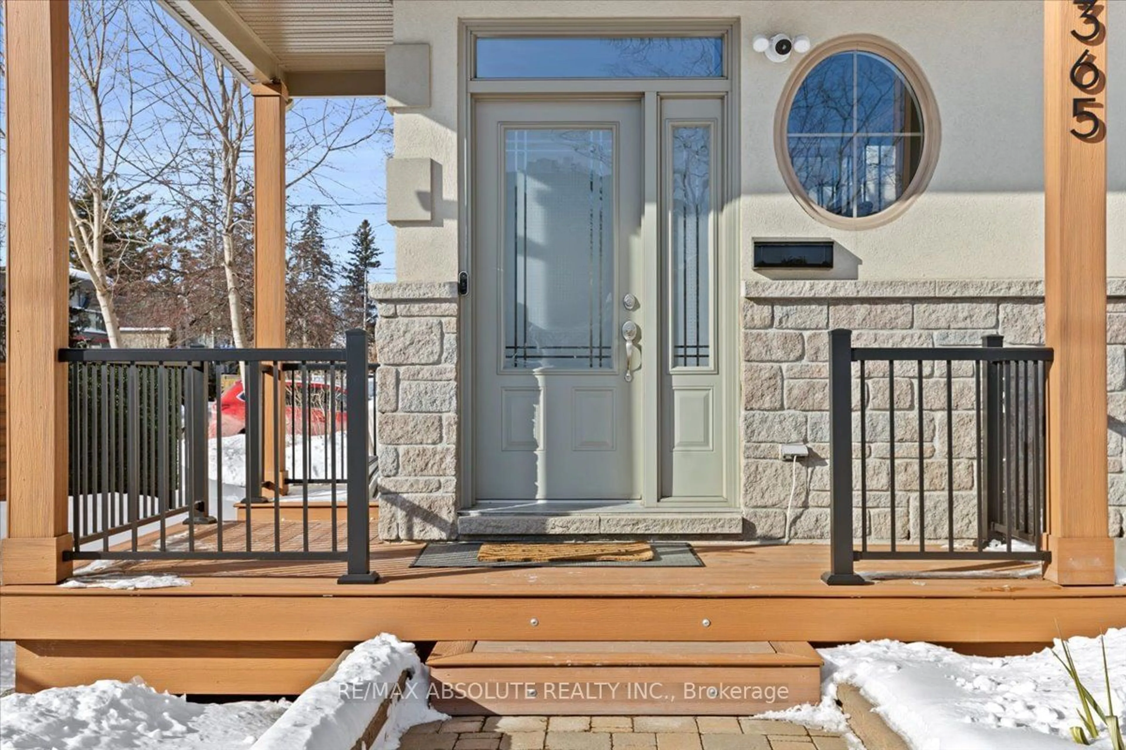 Indoor entryway for 365 GREENWOOD Ave, Ottawa Ontario K2A 1S1