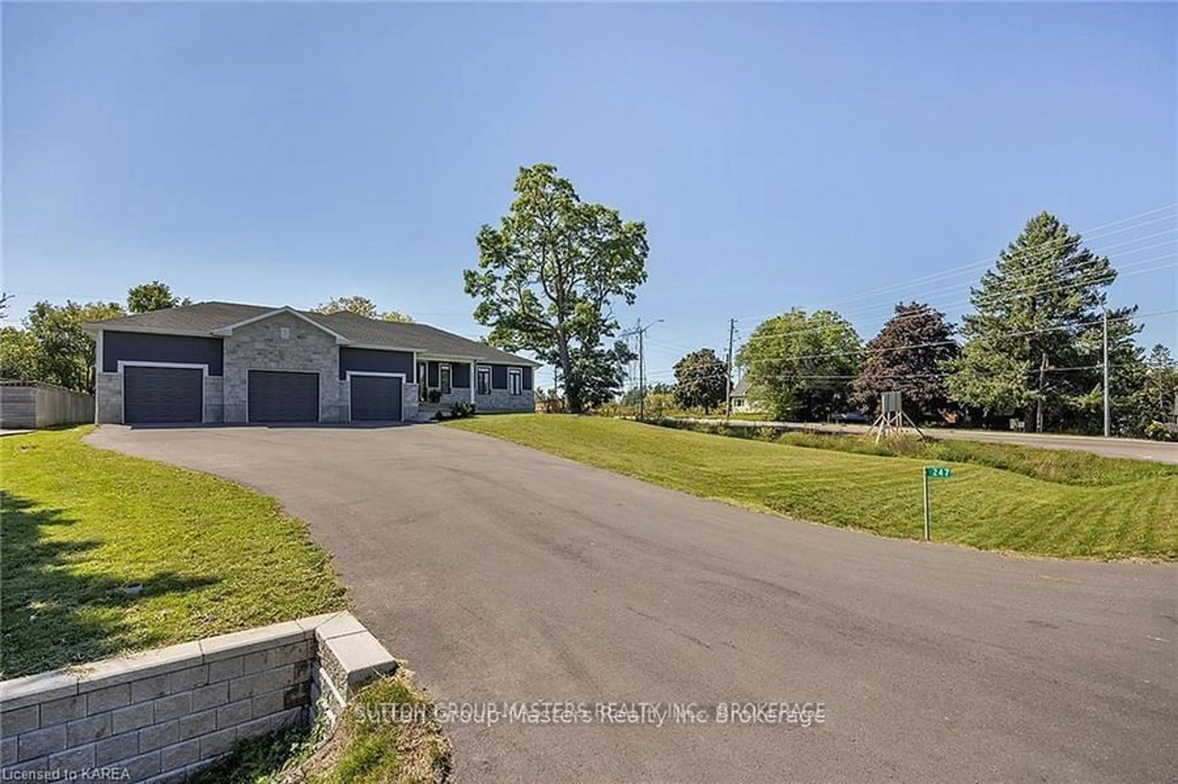 A pic from outside/outdoor area/front of a property/back of a property/a pic from drone, water/lake/river/ocean view for 247 ARNOLD St, Kingston Ontario K7M 3L7