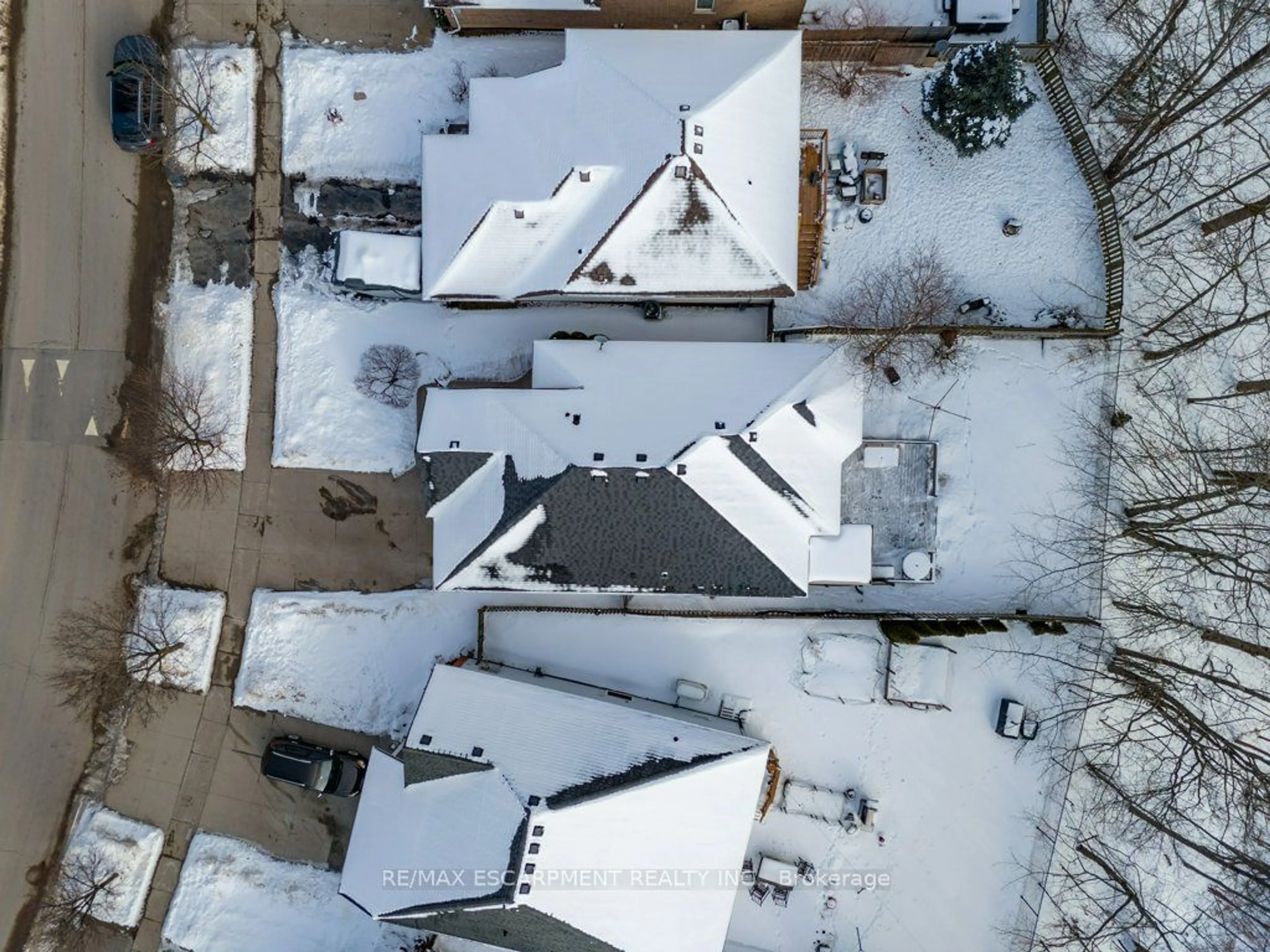 A pic from outside/outdoor area/front of a property/back of a property/a pic from drone, street for 4223 STADELBAUER Dr, Lincoln Ontario L3J 0J9