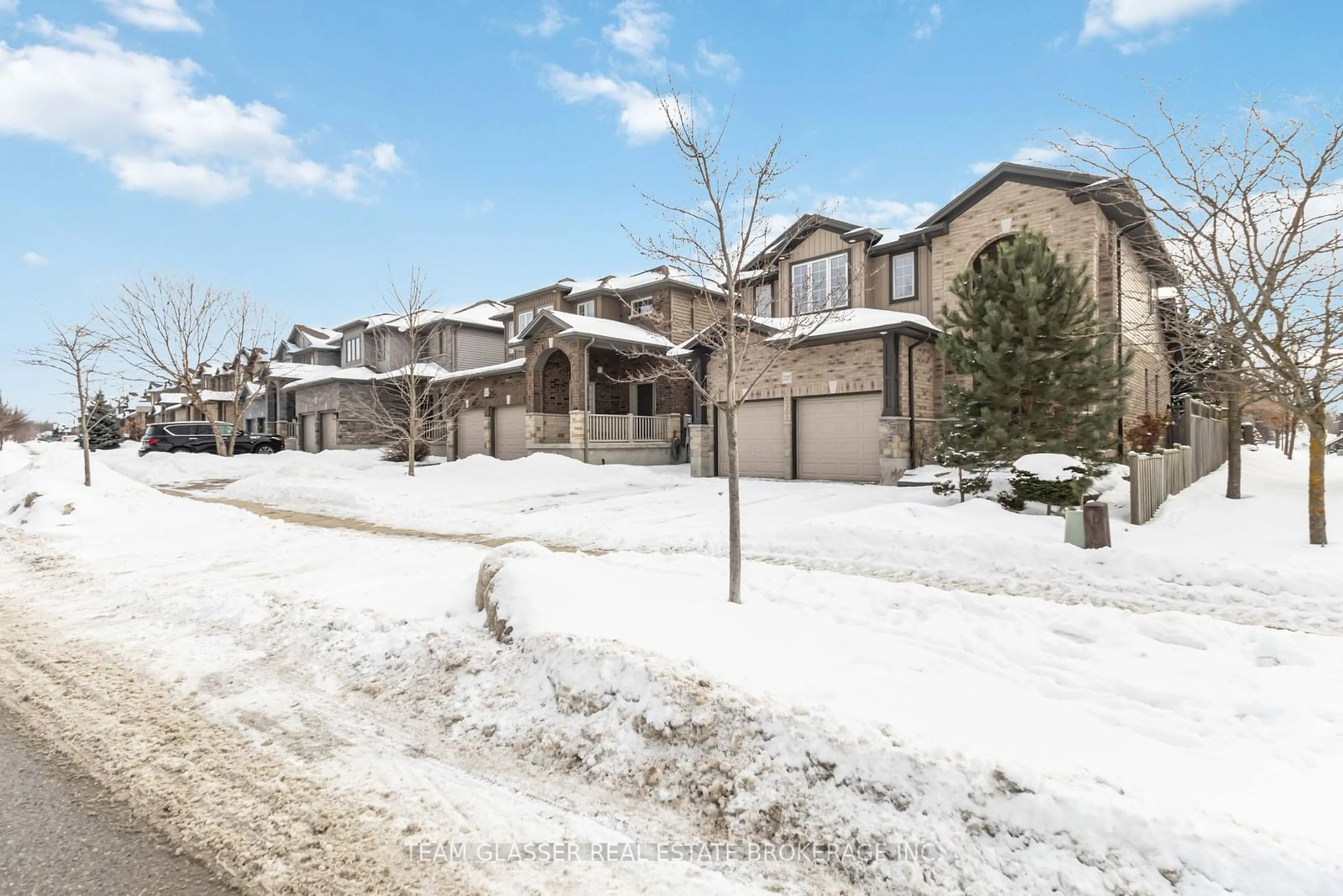 A pic from outside/outdoor area/front of a property/back of a property/a pic from drone, street for 2125 NORTH ROUTLEDGE Park, London Ontario N6G 0B5