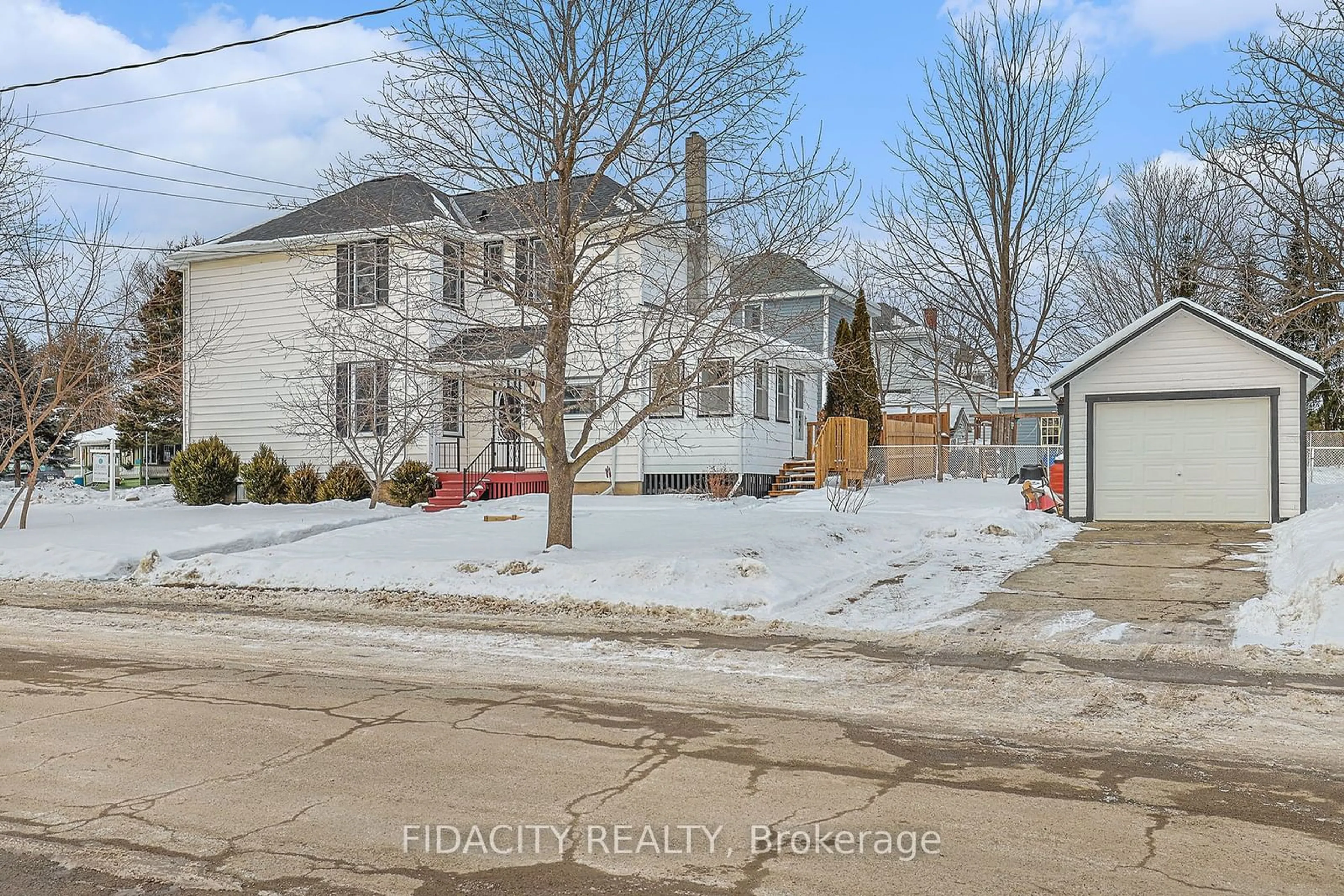 Unknown for 115 Chambers St, Smiths Falls Ontario K7A 2Z2