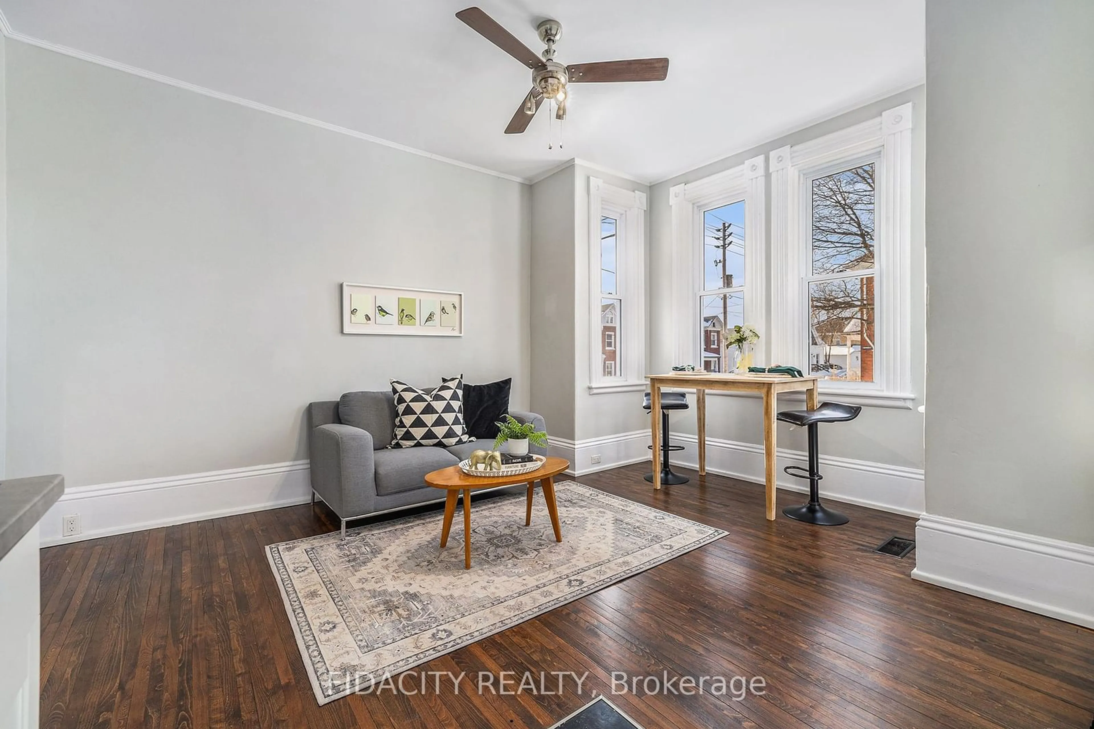 Living room with furniture, wood/laminate floor for 115 Chambers St, Smiths Falls Ontario K7A 2Z2