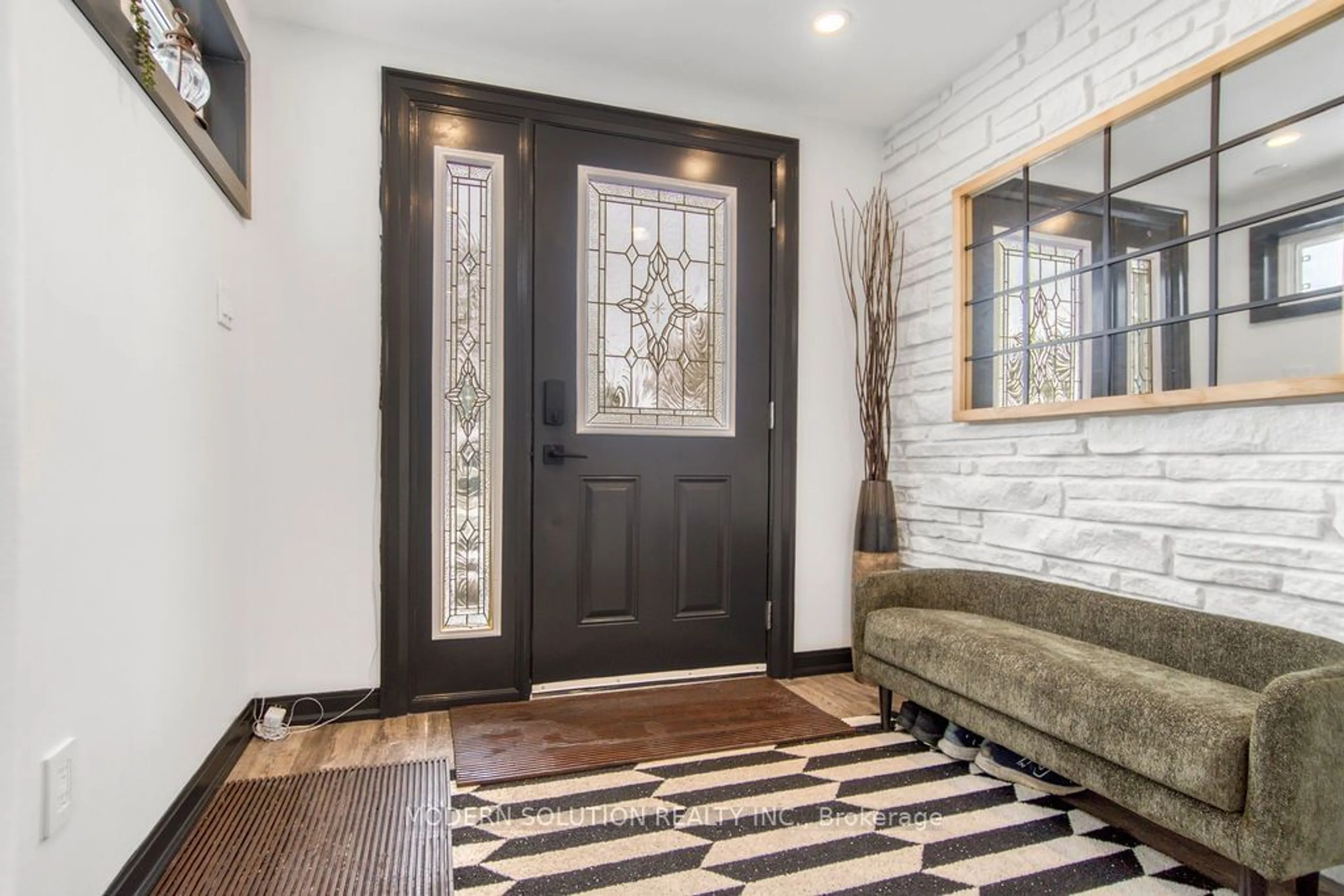 Indoor entryway for 82 Shea Cres, Kitchener Ontario N2E 1E8