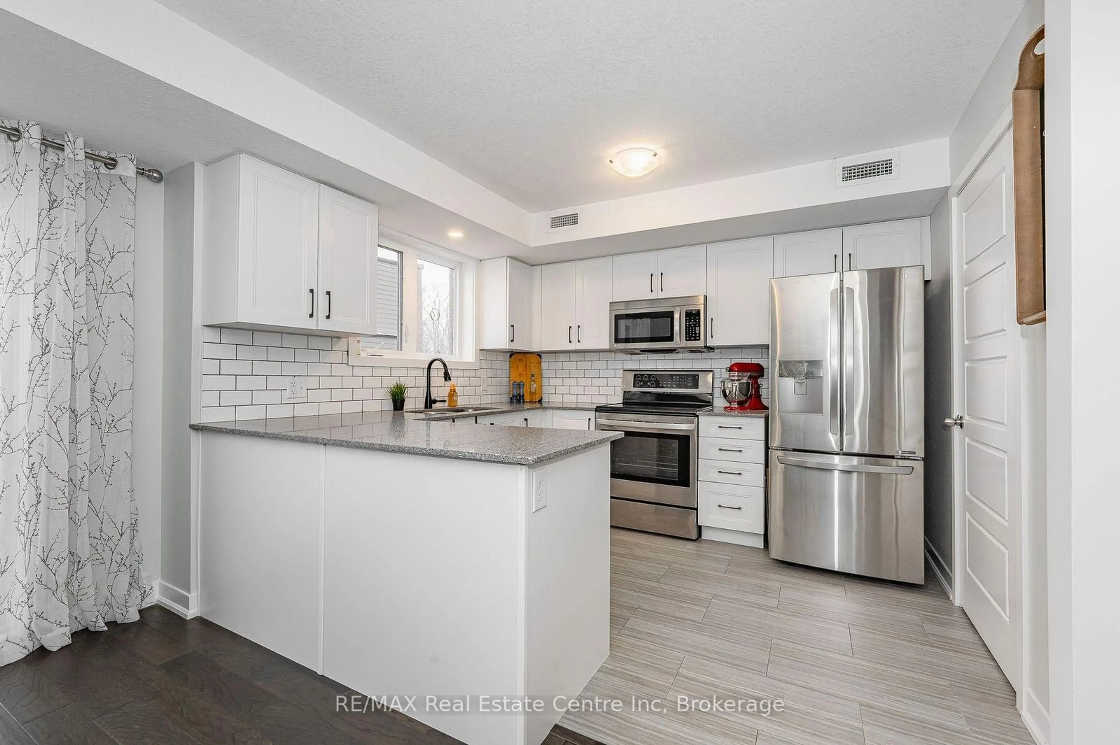 Open concept kitchen, ceramic/tile floor for 190 Century Hill Dr #B4, Kitchener Ontario N2E 0G9