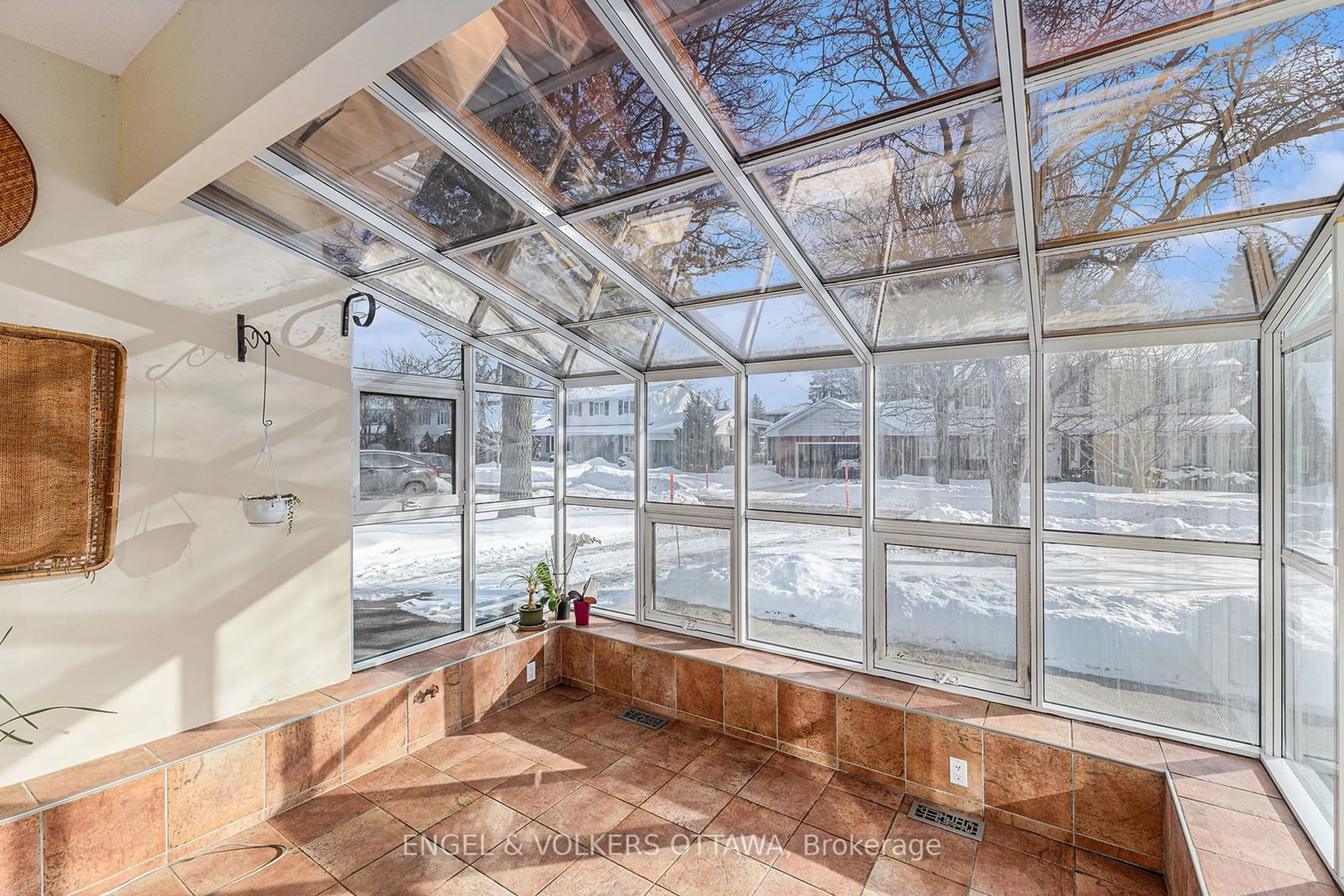 Indoor foyer for 1930 Fairmeadow Cres, Alta Vista and Area Ontario K1H 7B9