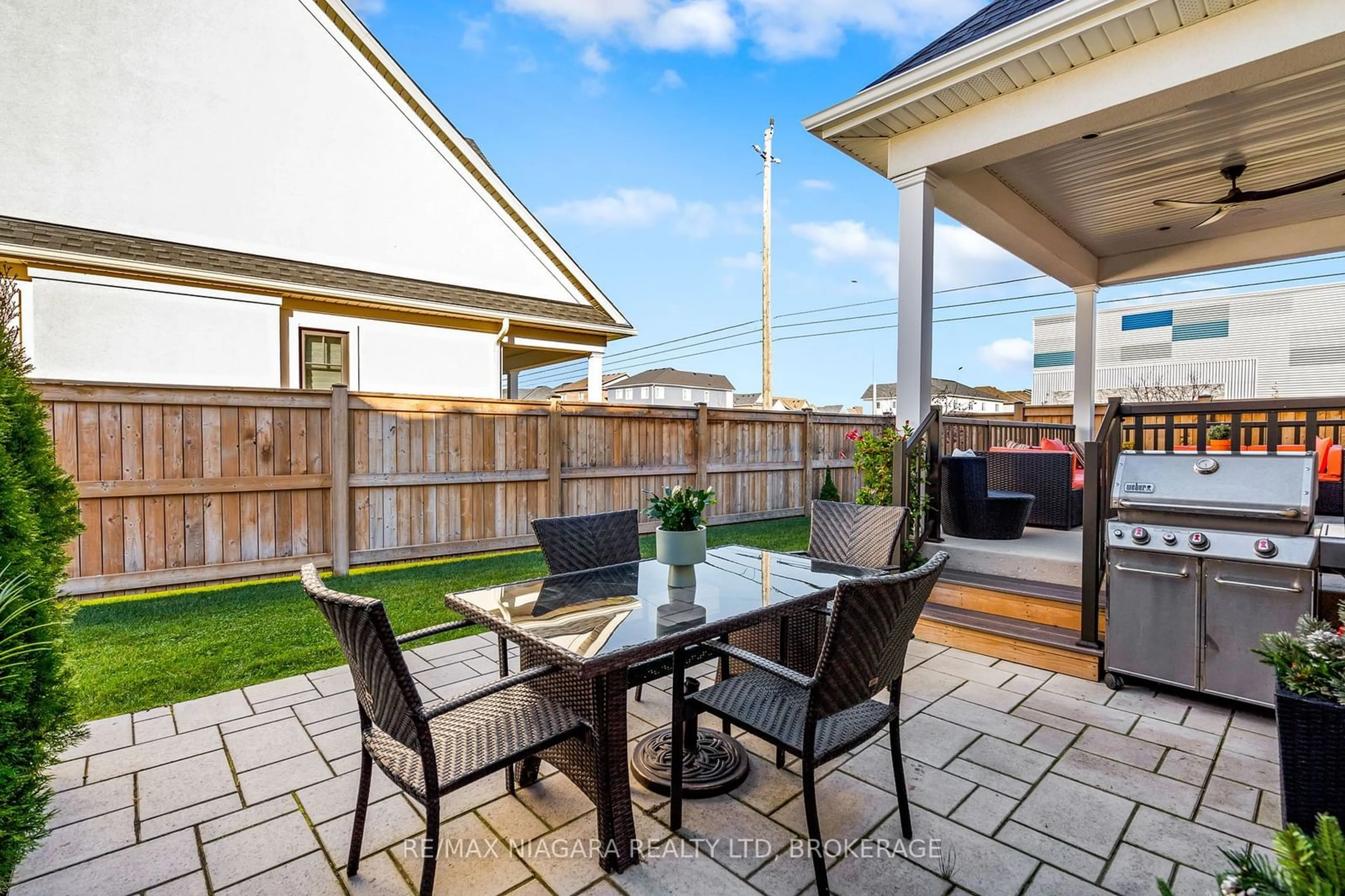 Patio, street for 17 MILLS Lane, Niagara-on-the-Lake Ontario L0S 1J1