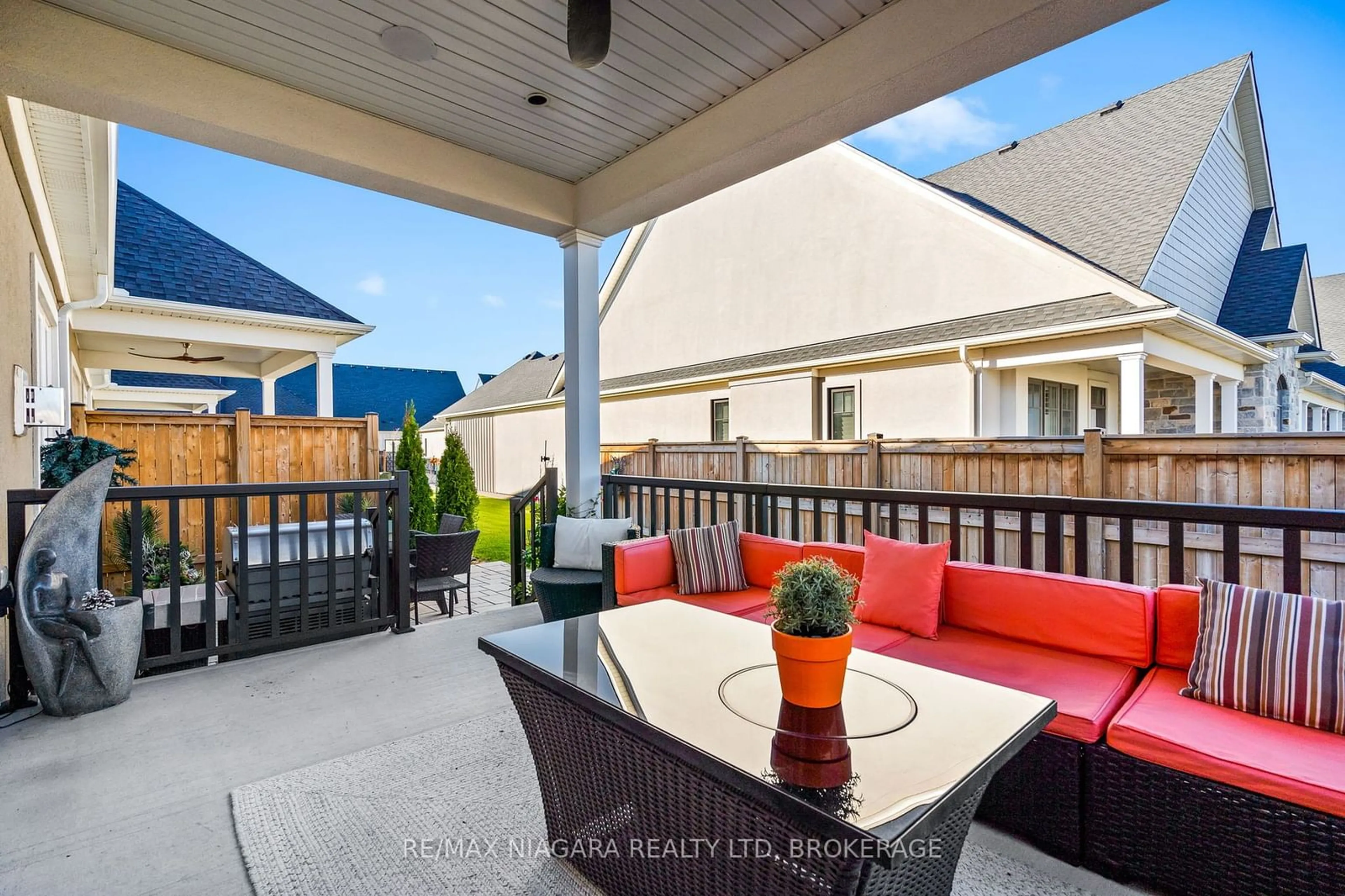 Patio, street for 17 MILLS Lane, Niagara-on-the-Lake Ontario L0S 1J1