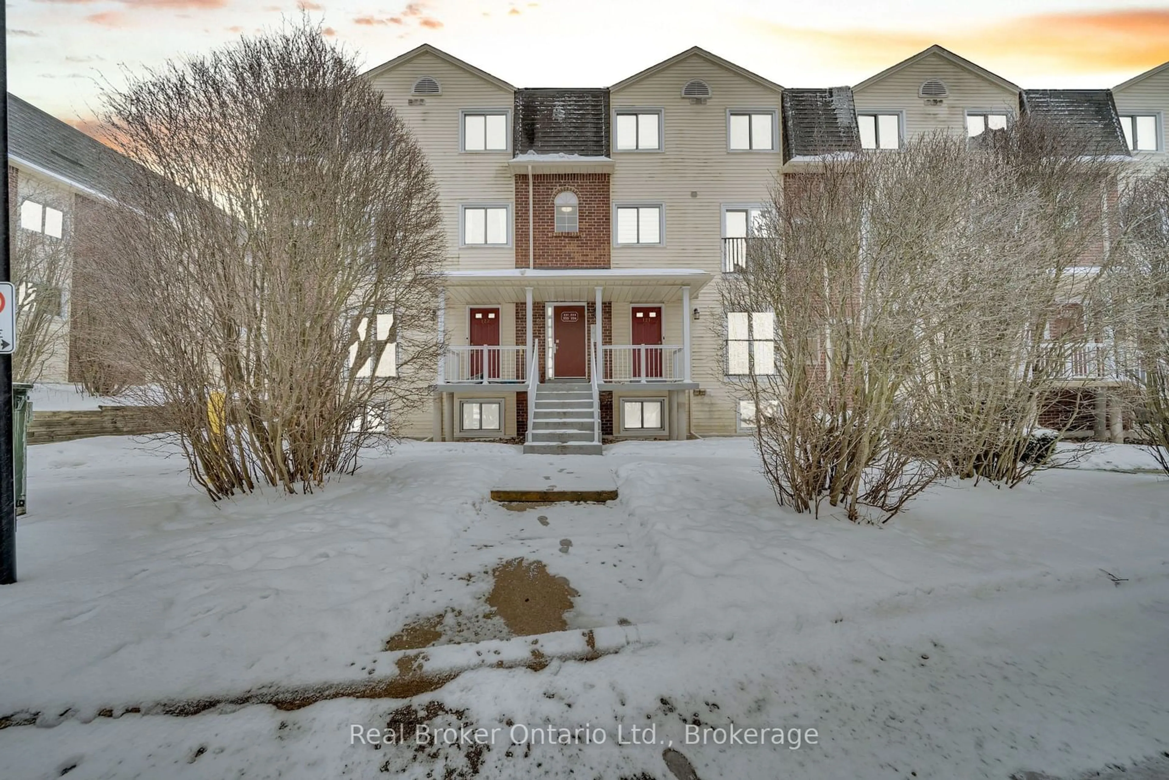 A pic from outside/outdoor area/front of a property/back of a property/a pic from drone, building for 458 Janefield Ave #121, Guelph Ontario N1G 4R8