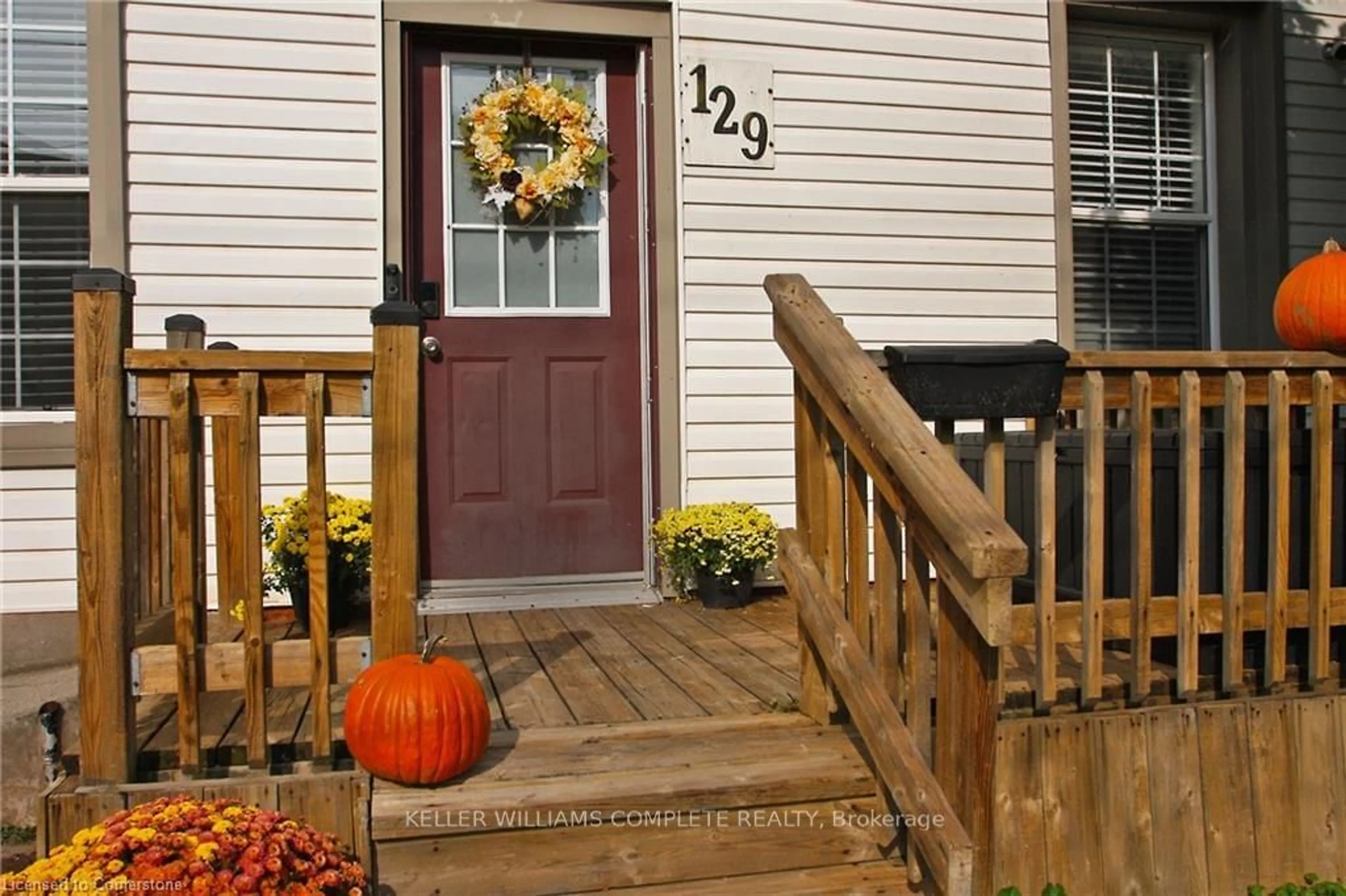 Indoor entryway for 129 Birge St, Hamilton Ontario L8L 3L6